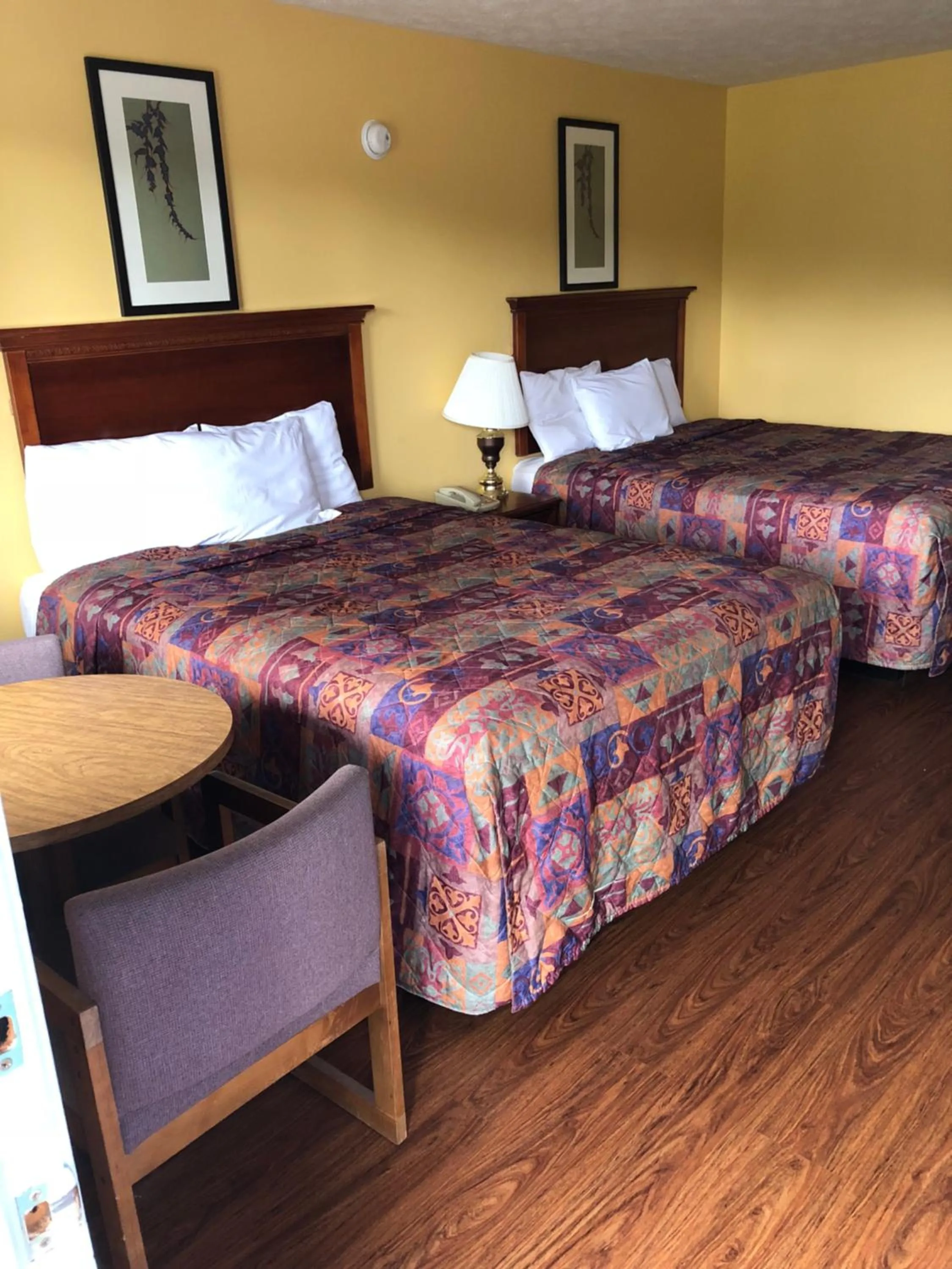 Bed in Americas Best Value Inn - Jonesville