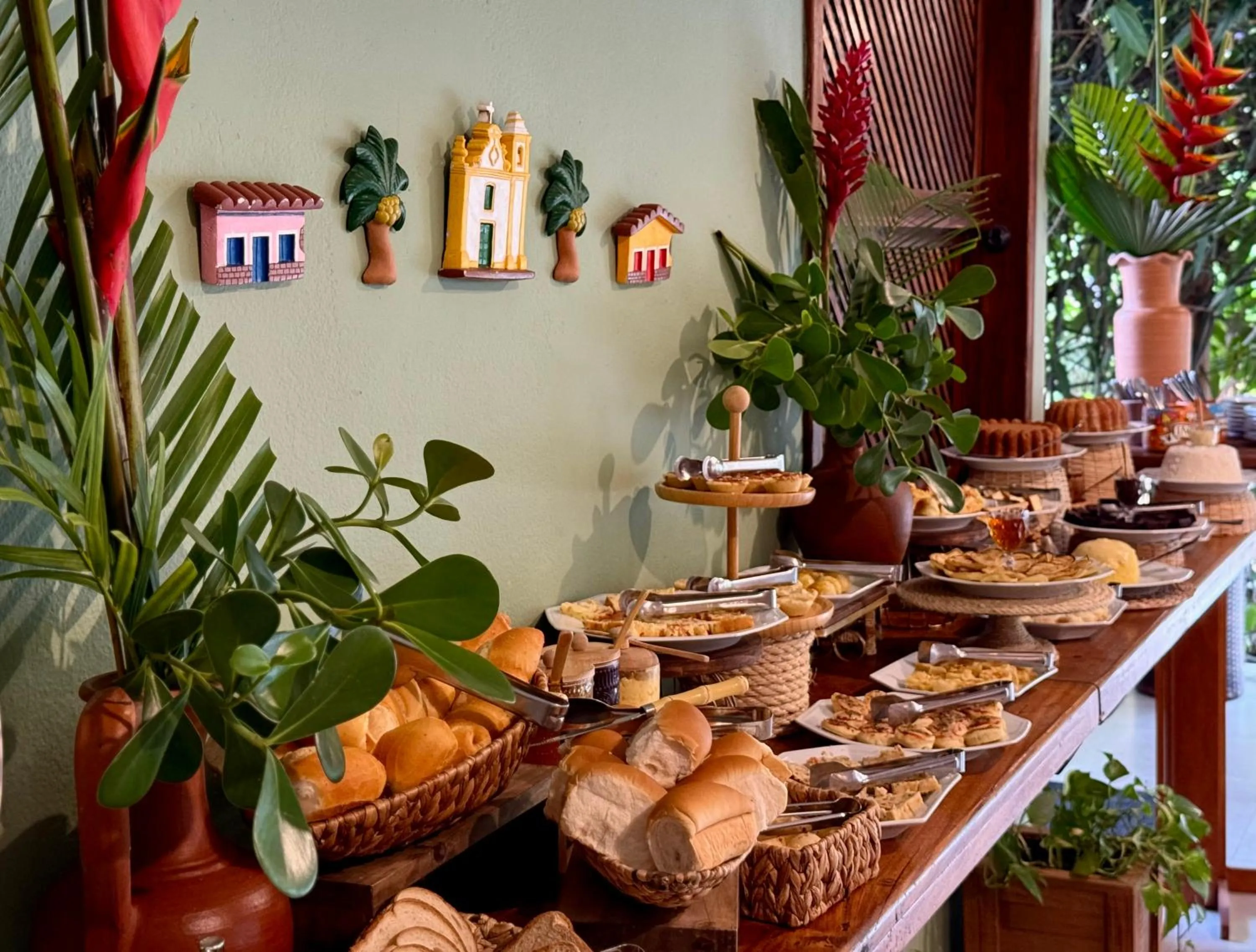 Buffet breakfast in Pousada Encantos de Arraial