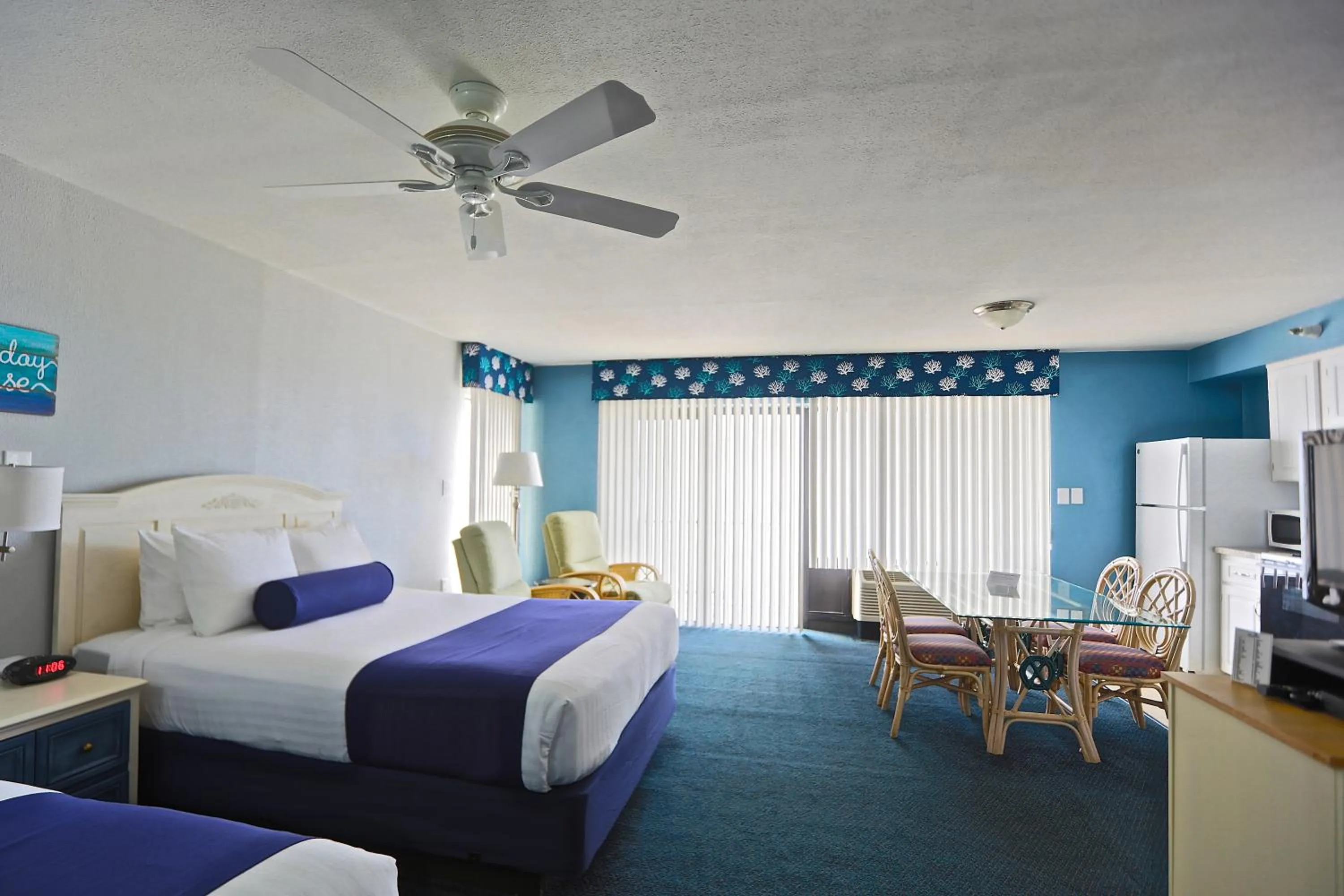 Living room, Bed in Shoreline Island Resort - Exclusively Adult