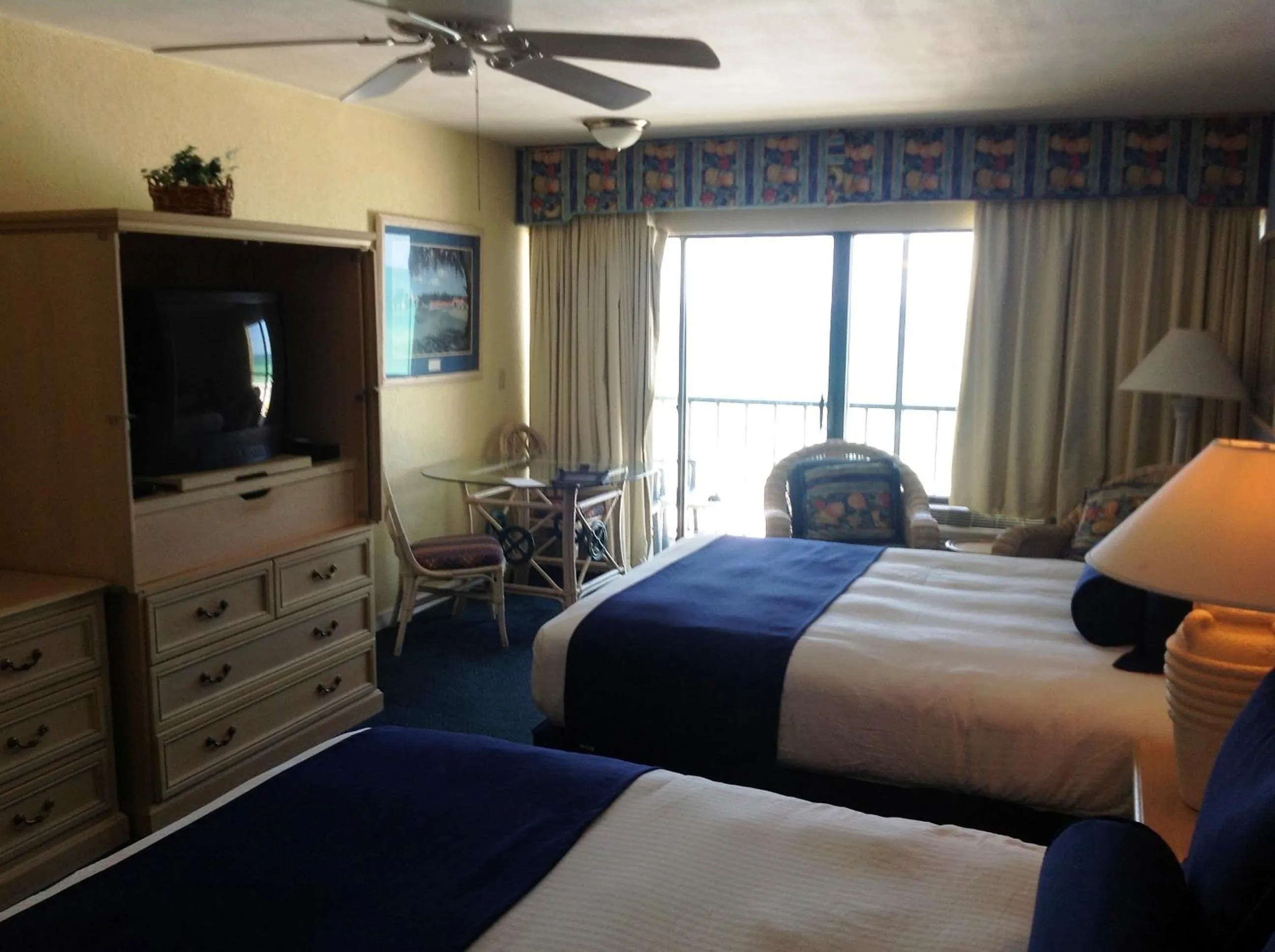 Bed in Shoreline Island Resort - Exclusively Adult
