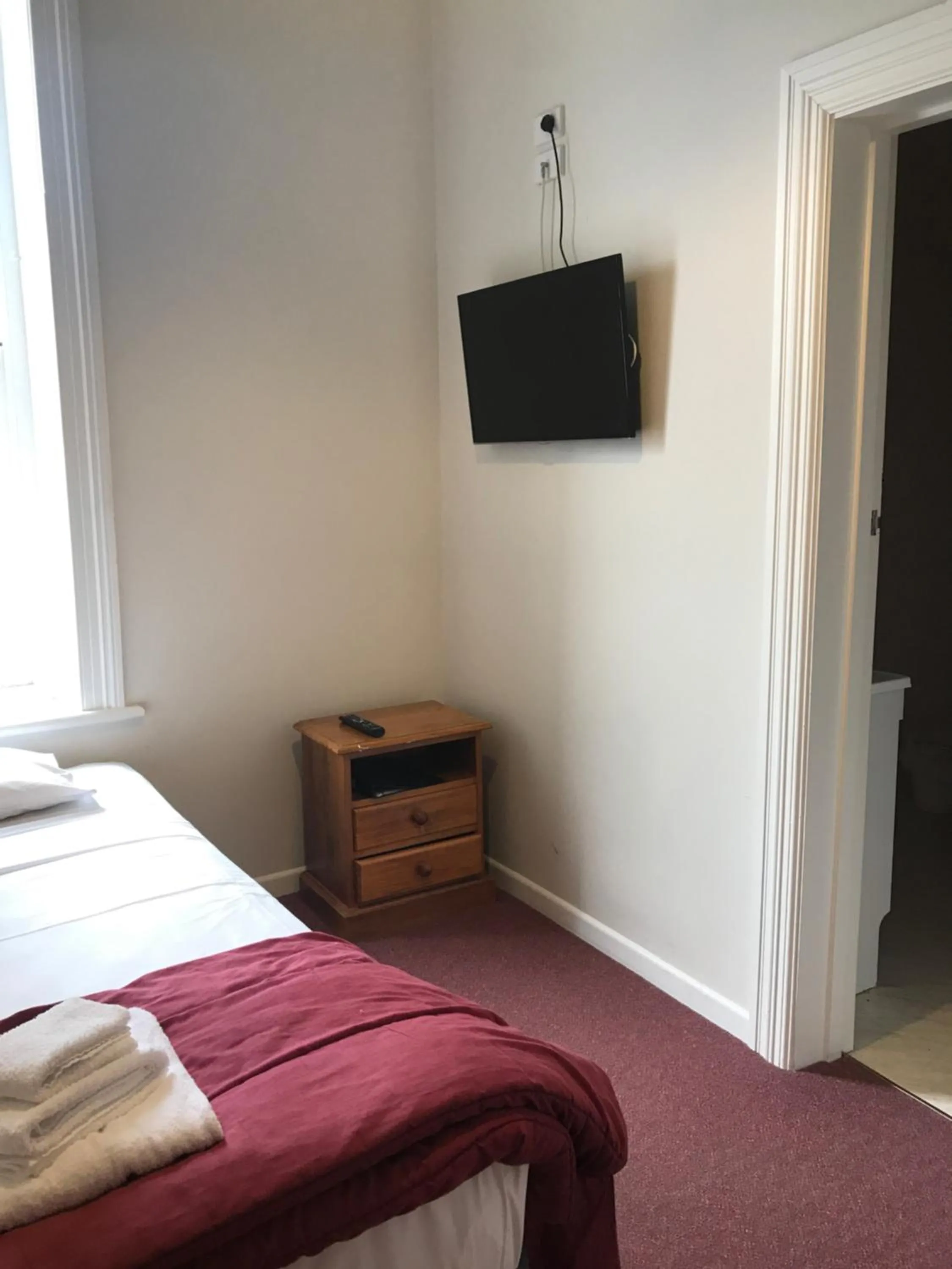 Bed in Criterion Club Hotel