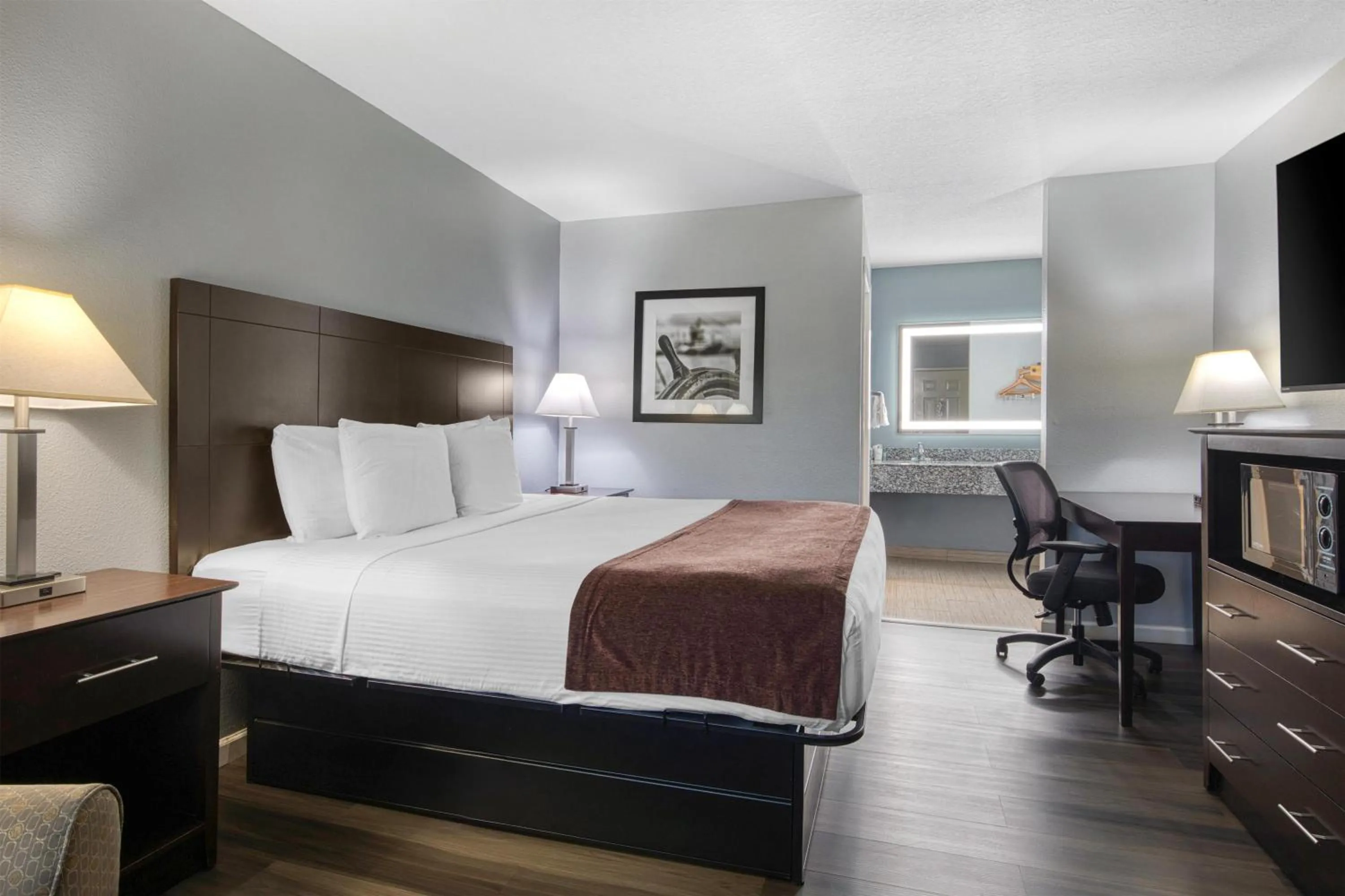 Bedroom, Bed in Best Western Lake Conroe Inn