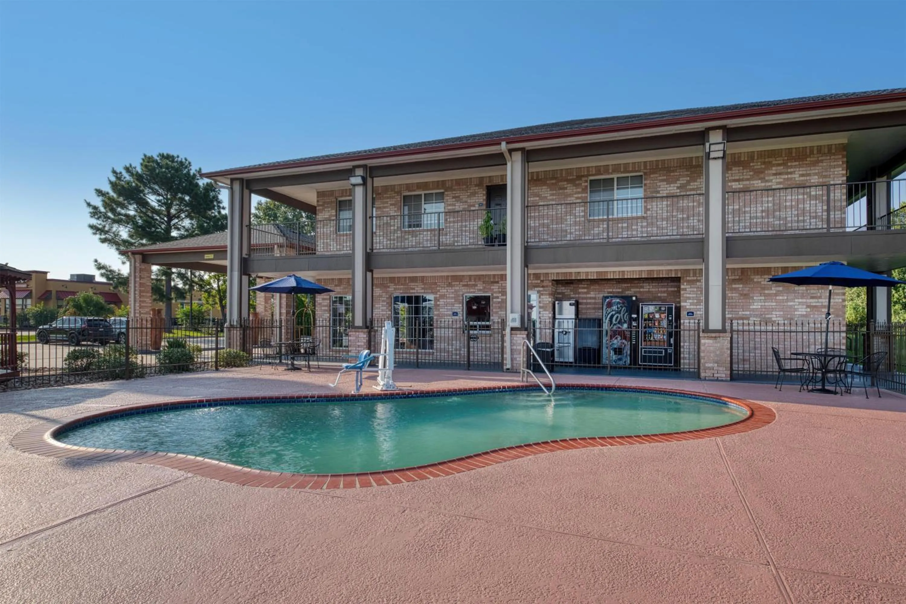 Pool view in Best Western Lake Conroe Inn