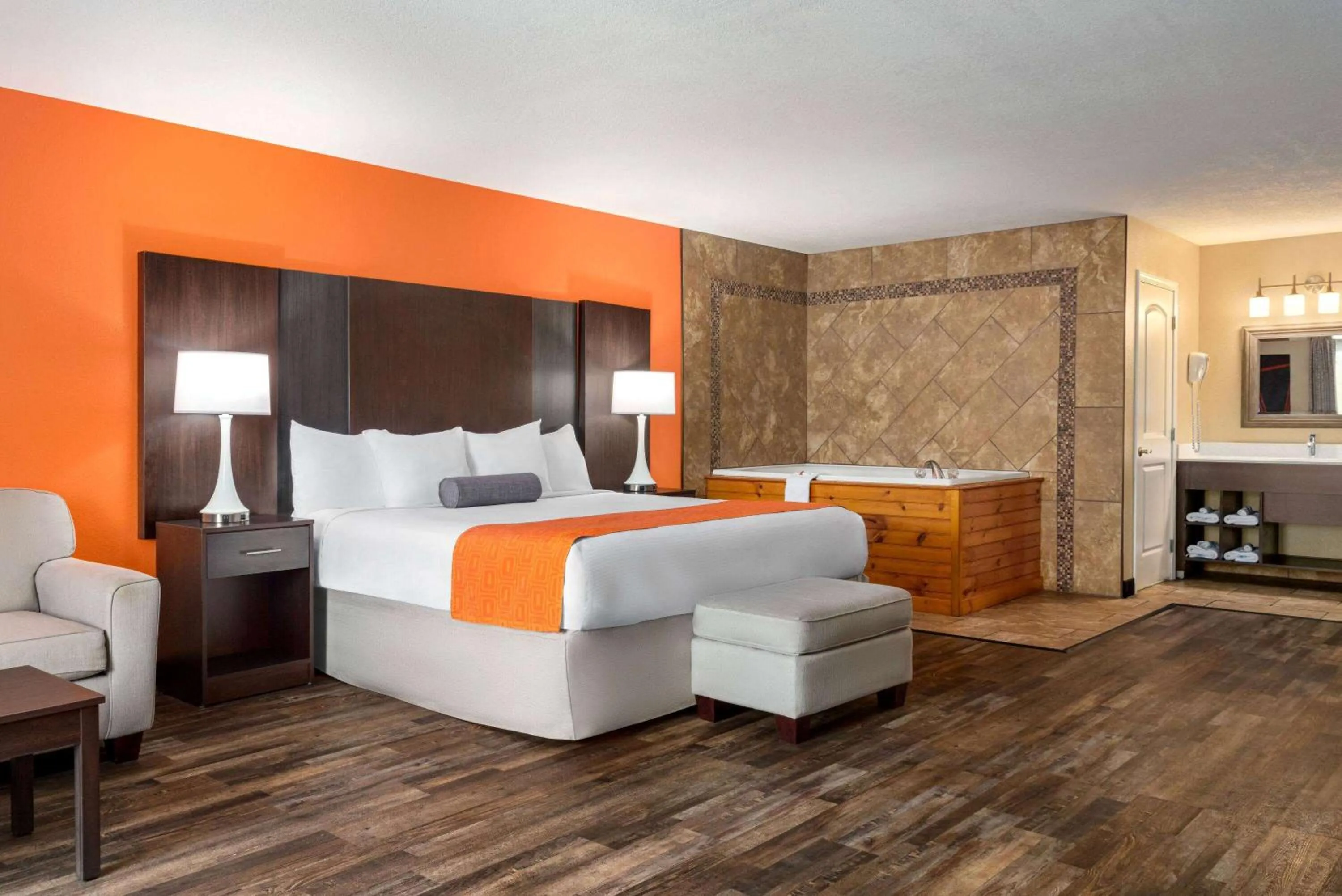 Hot Tub in Howard Johnson by Wyndham Pigeon Forge