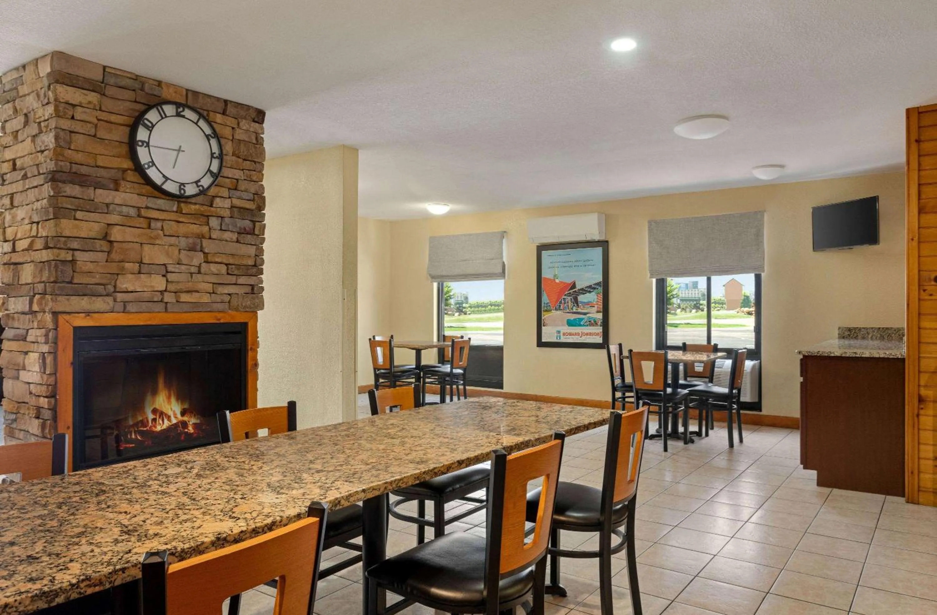 Breakfast in Howard Johnson by Wyndham Pigeon Forge