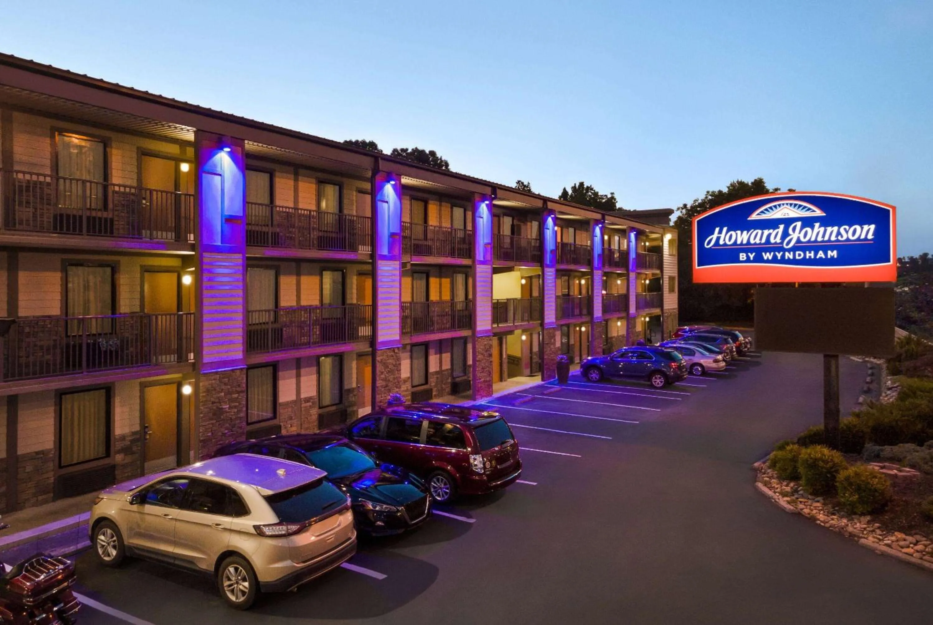 Property building in Howard Johnson by Wyndham Pigeon Forge