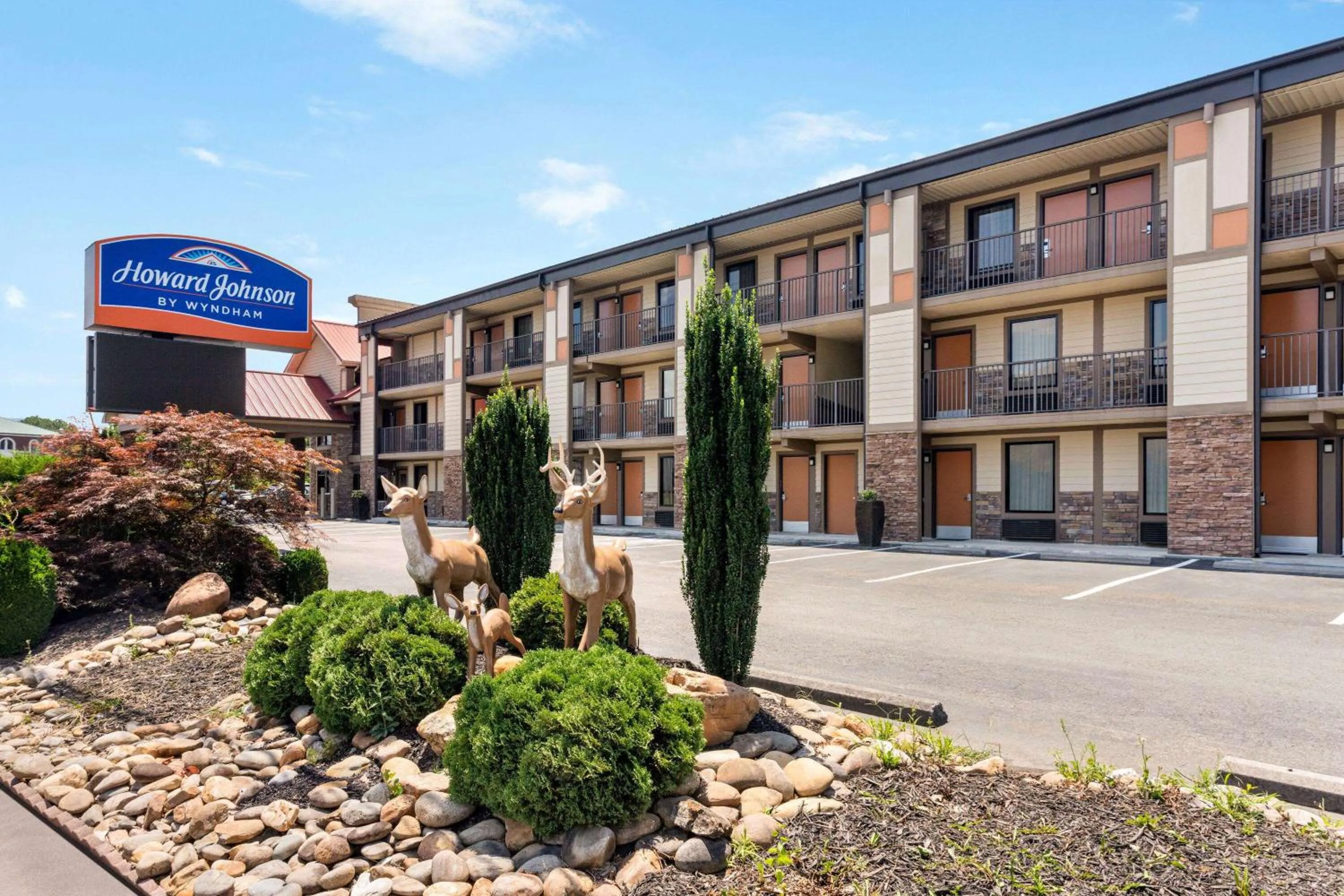 Property building in Howard Johnson by Wyndham Pigeon Forge