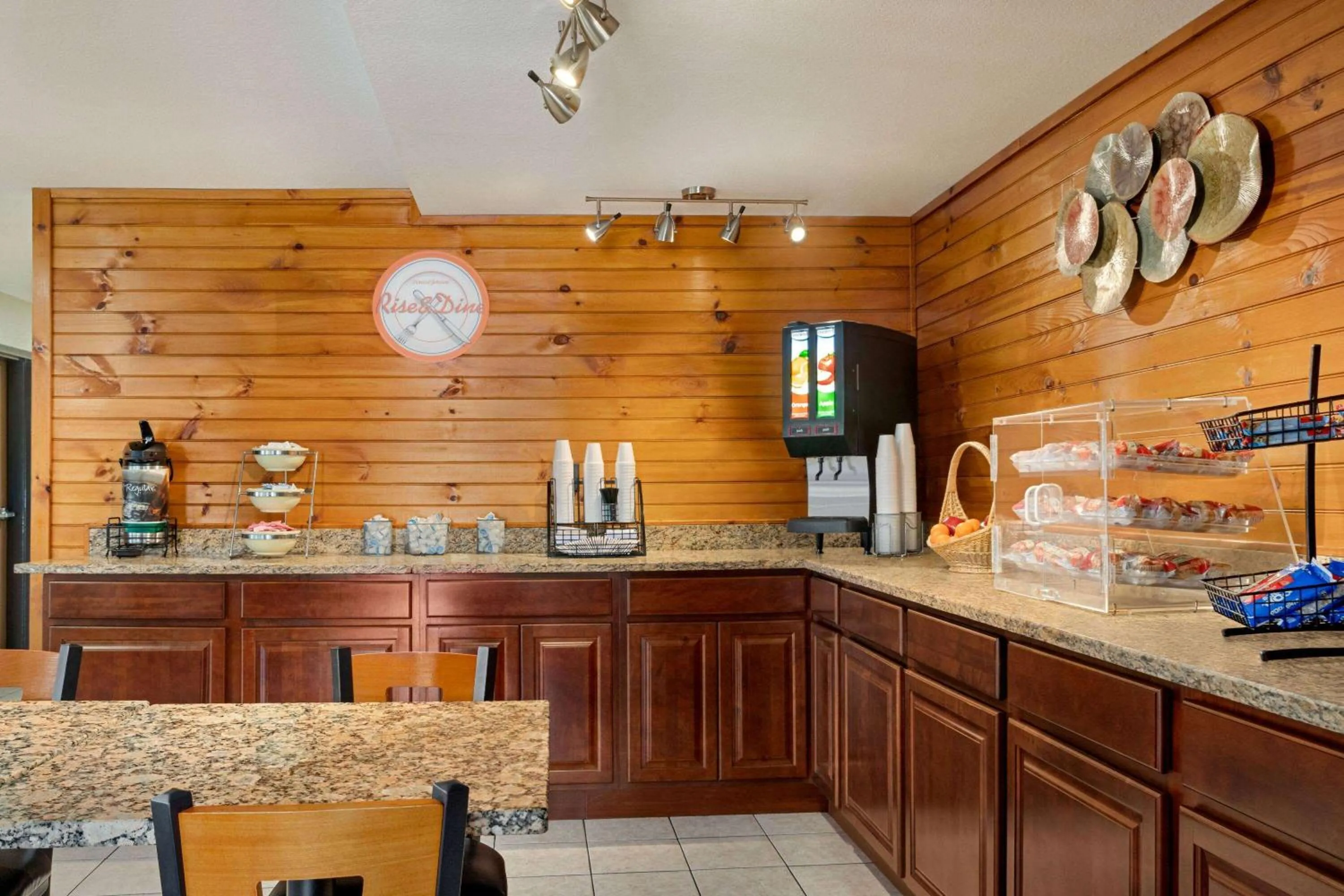 Breakfast in Howard Johnson by Wyndham Pigeon Forge