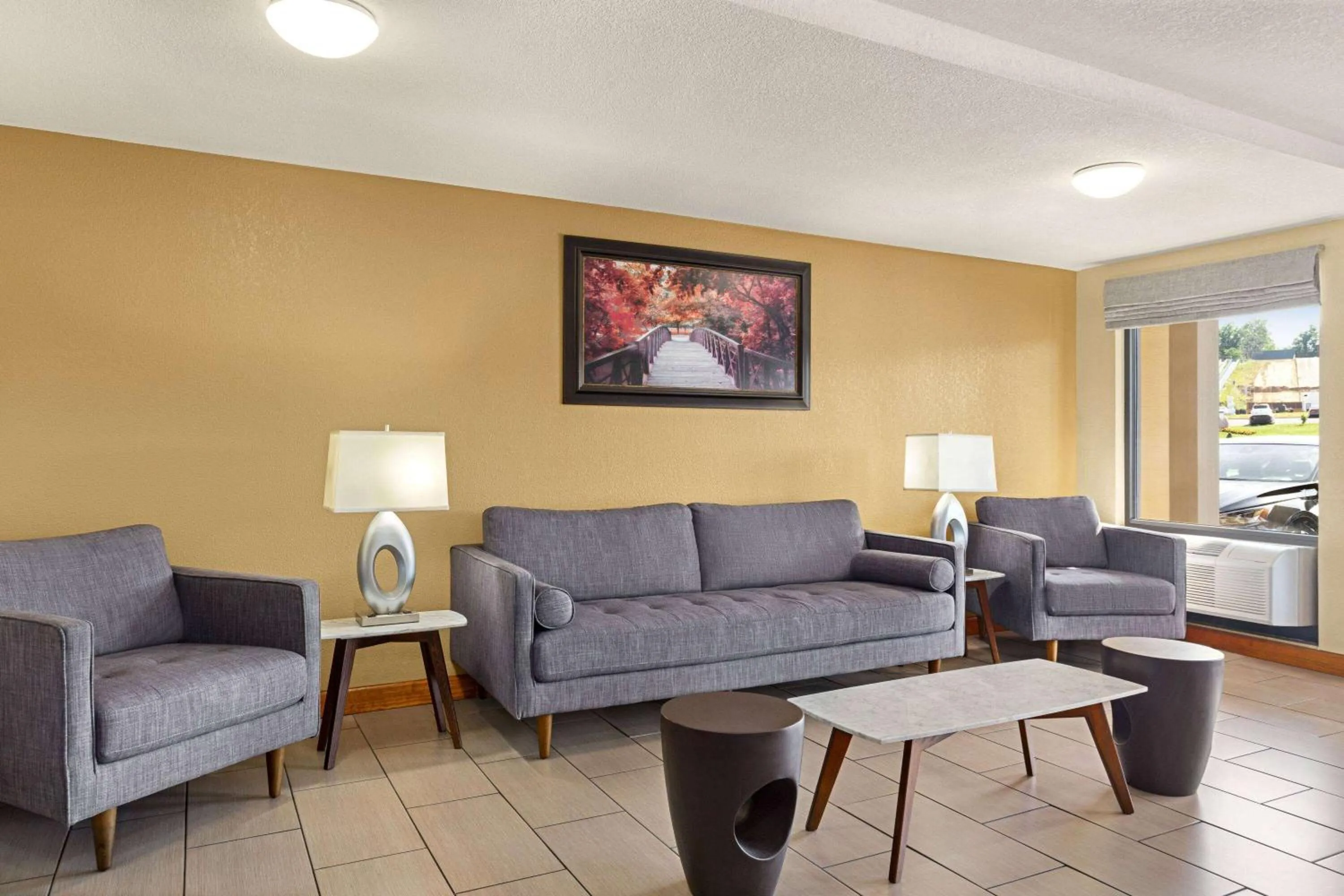 Lobby or reception in Howard Johnson by Wyndham Pigeon Forge