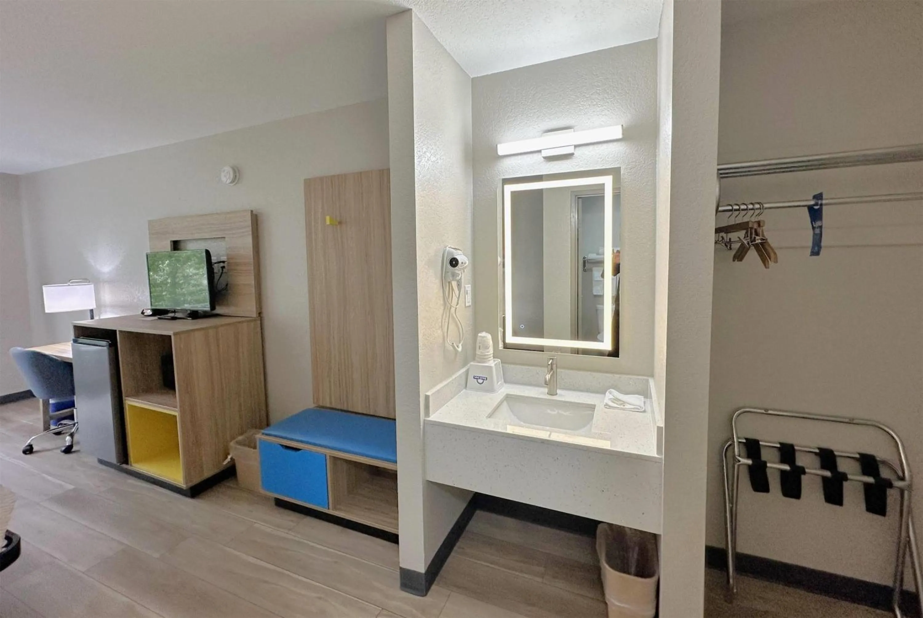 Photo of the whole room in Days Inn by Wyndham Holland