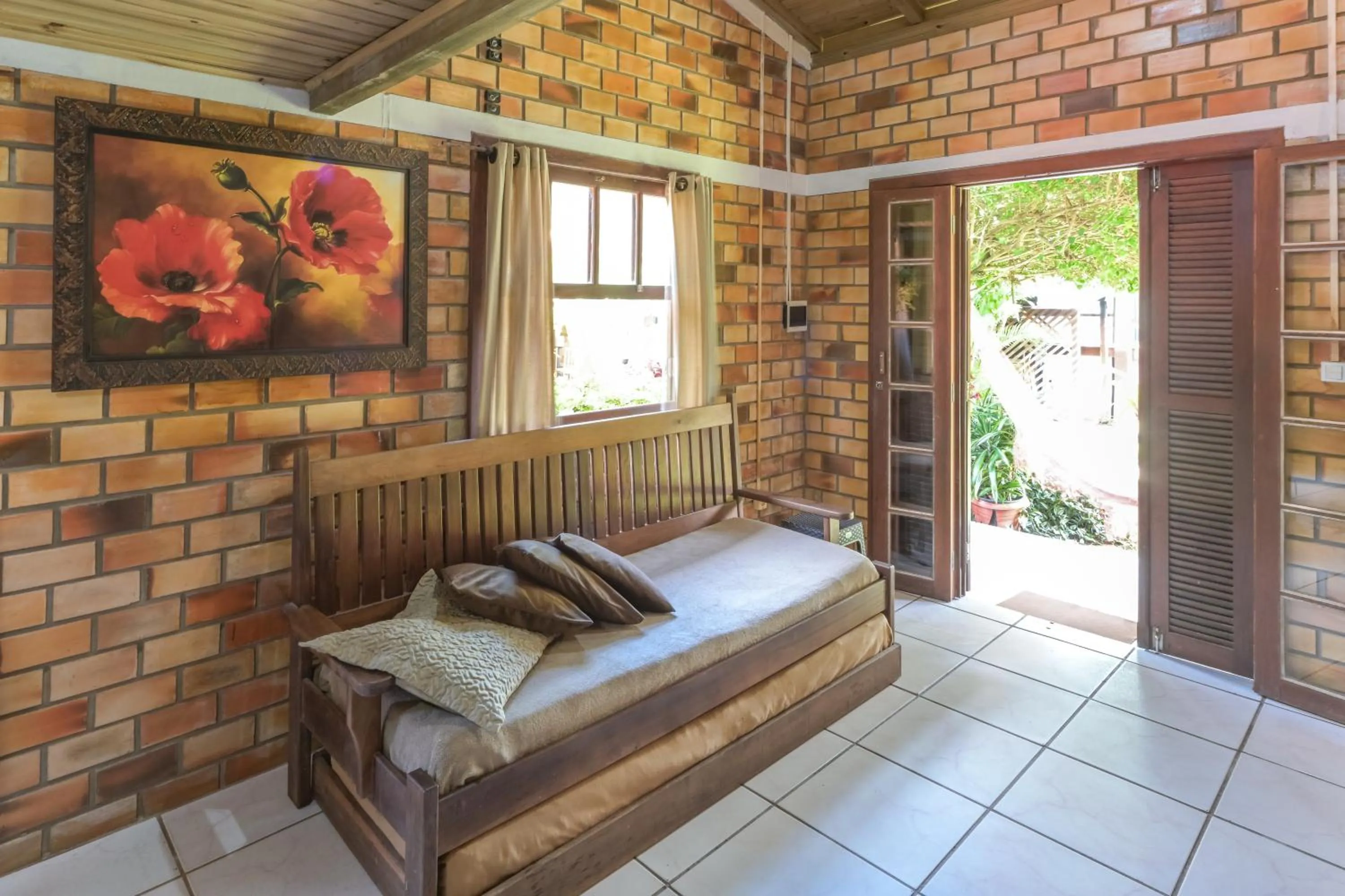 Living room, Bed in Hotel Praia Do Rosa