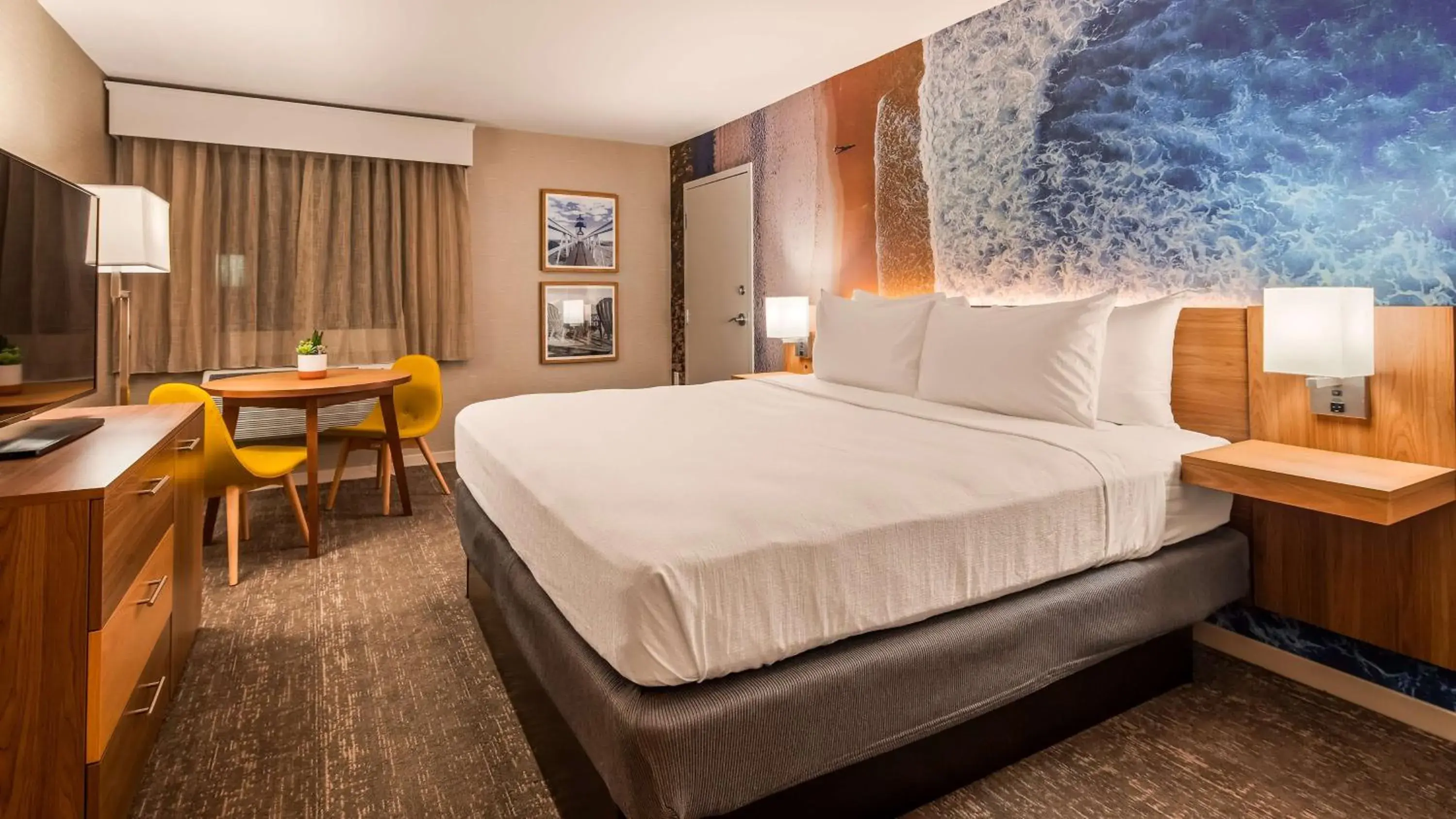 Two Bedroom Suite with One King and Two Queen Beds in Aiden by Best Western @ Cape Point Two Bedroom Suite with One King and Two Queen Beds in Aiden by Best Western @ Cape Point