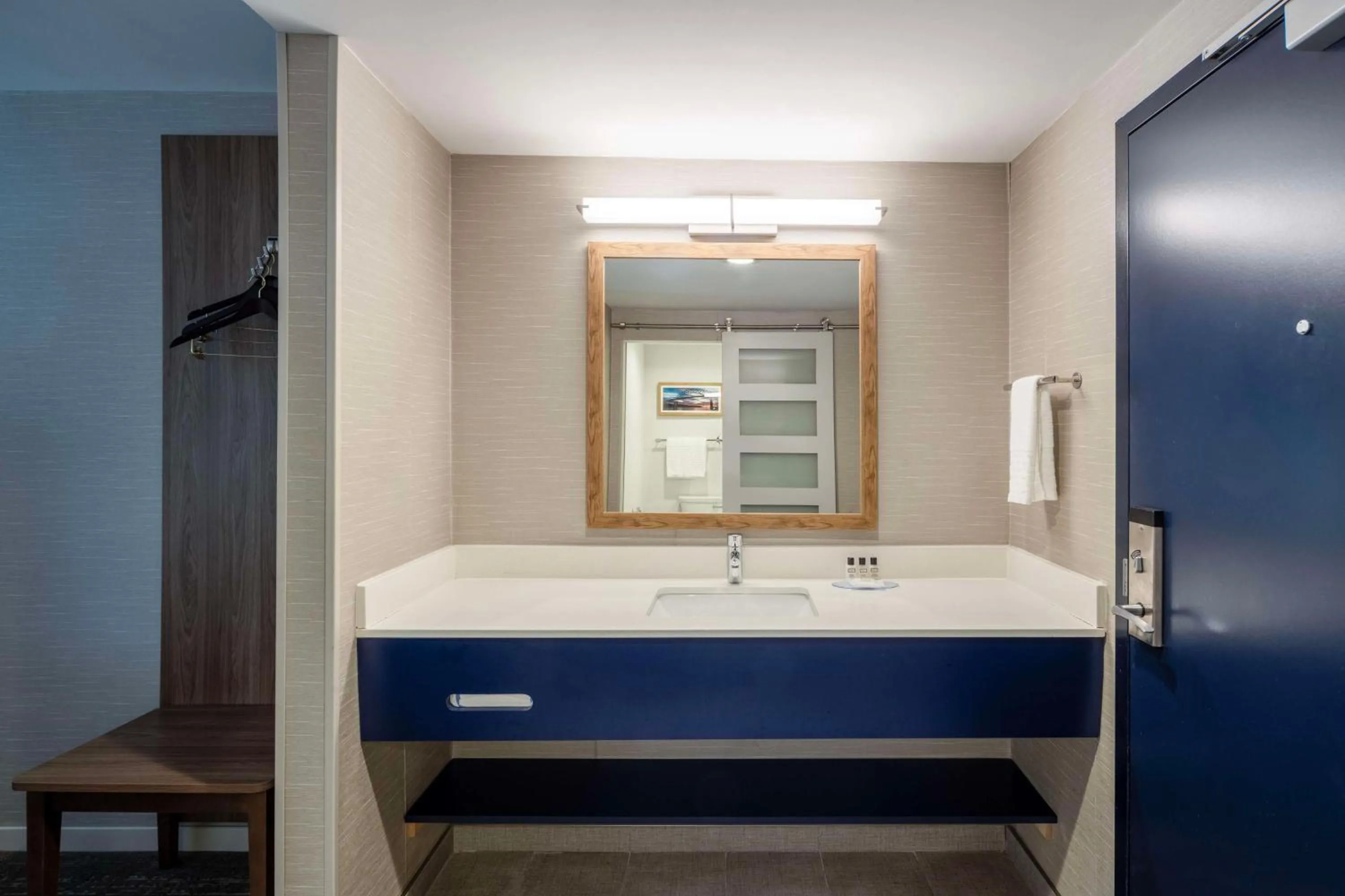 Bedroom in Aiden by Best Western Cape Cod - West Yarmouth