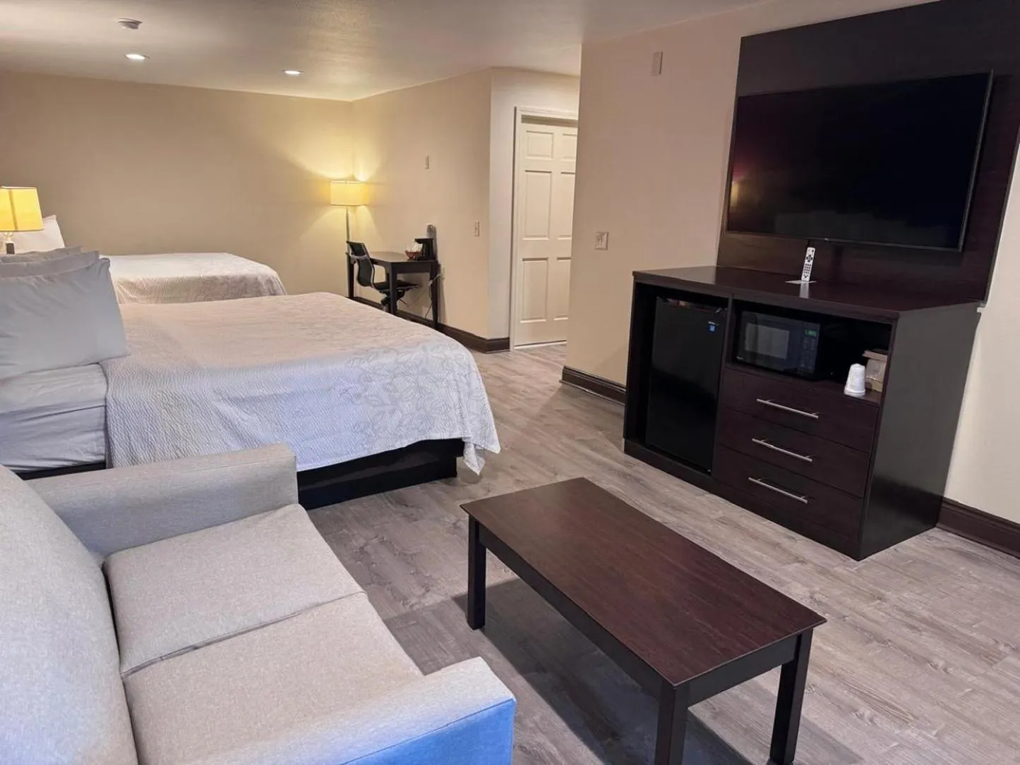 Photo of the whole room, Bed in Red Roof Inn PLUS+ Hammond