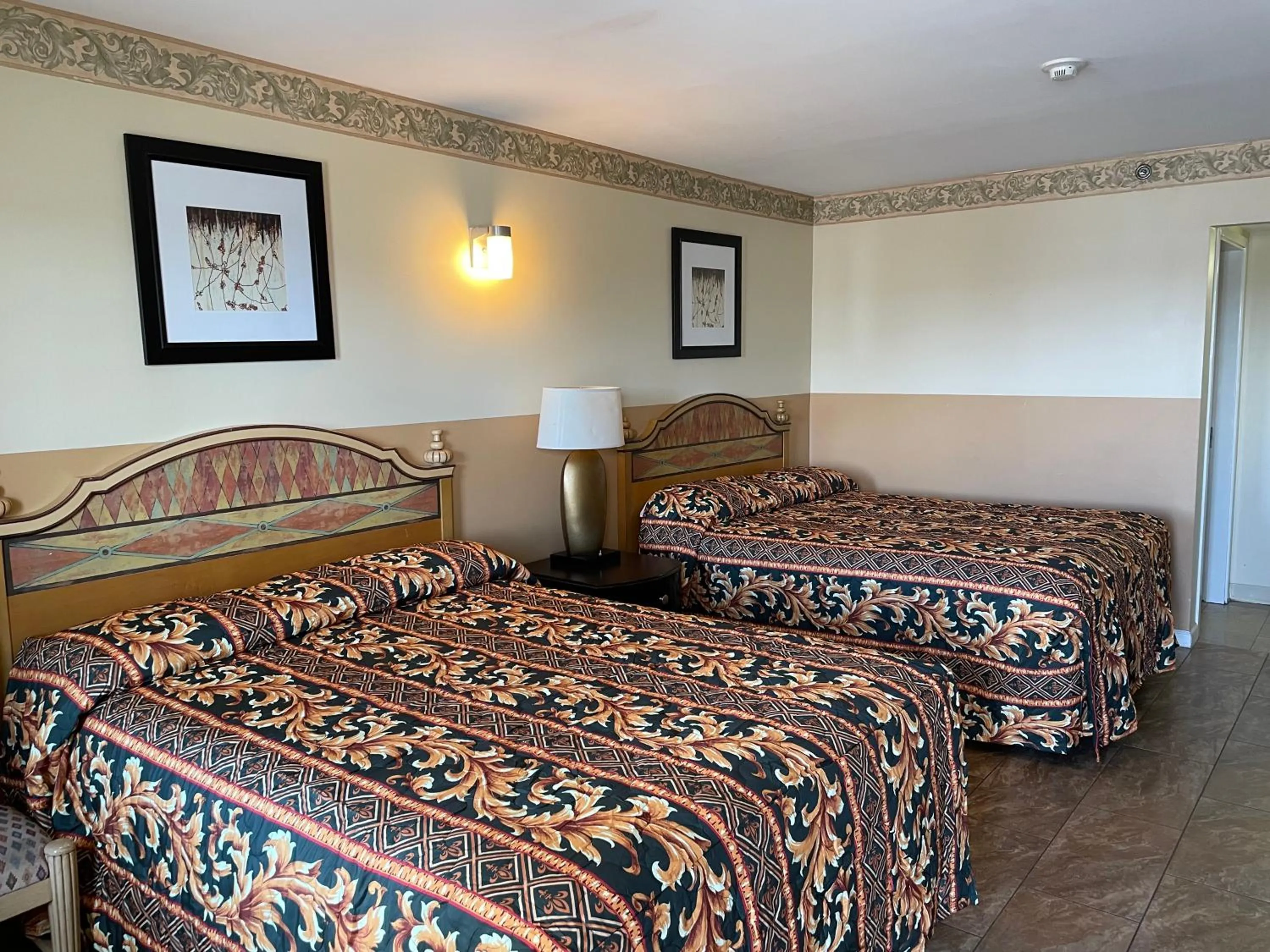 Queen Room with Two Queen Beds in Sea Palace Inn