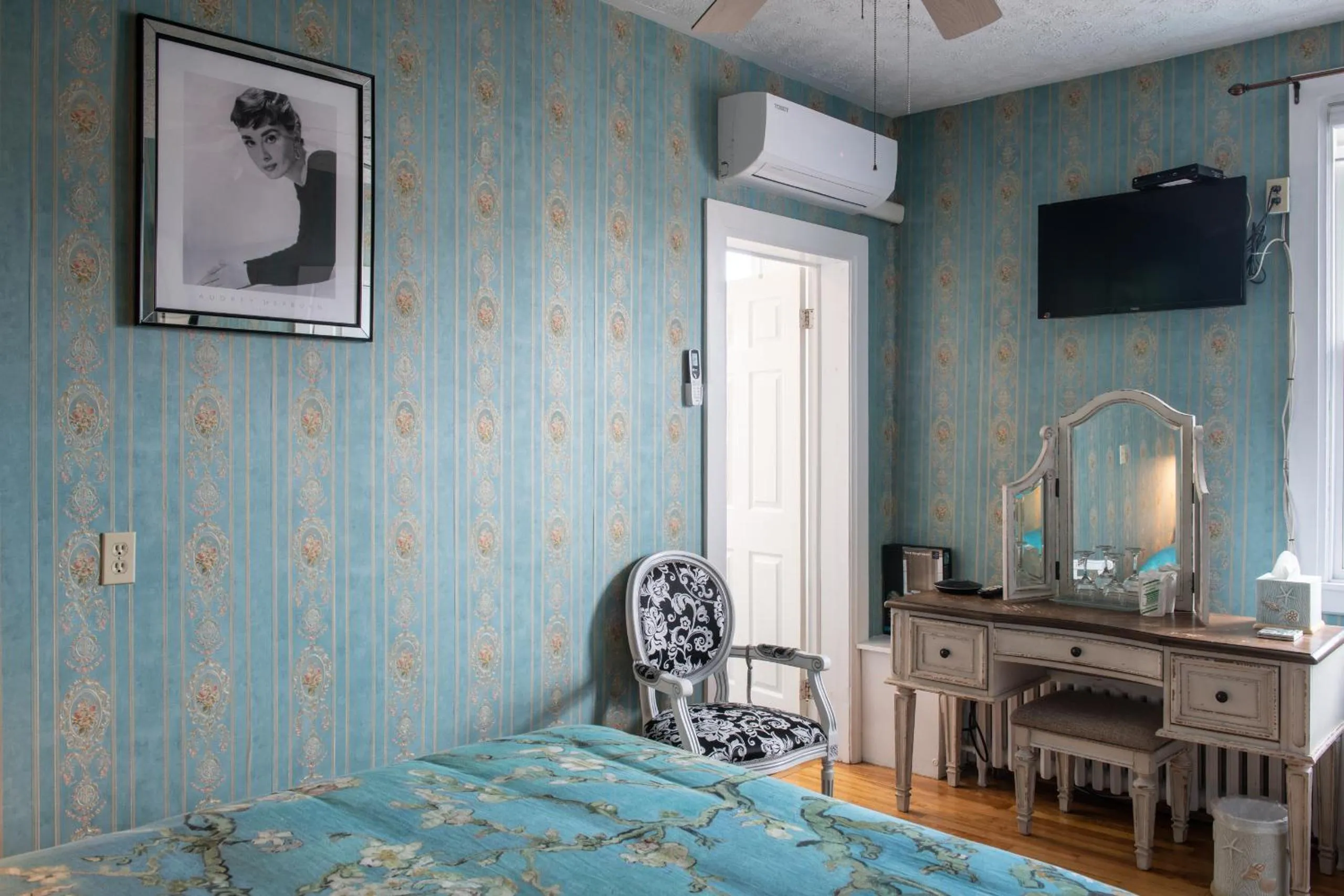 Bed in Prince Street Suites