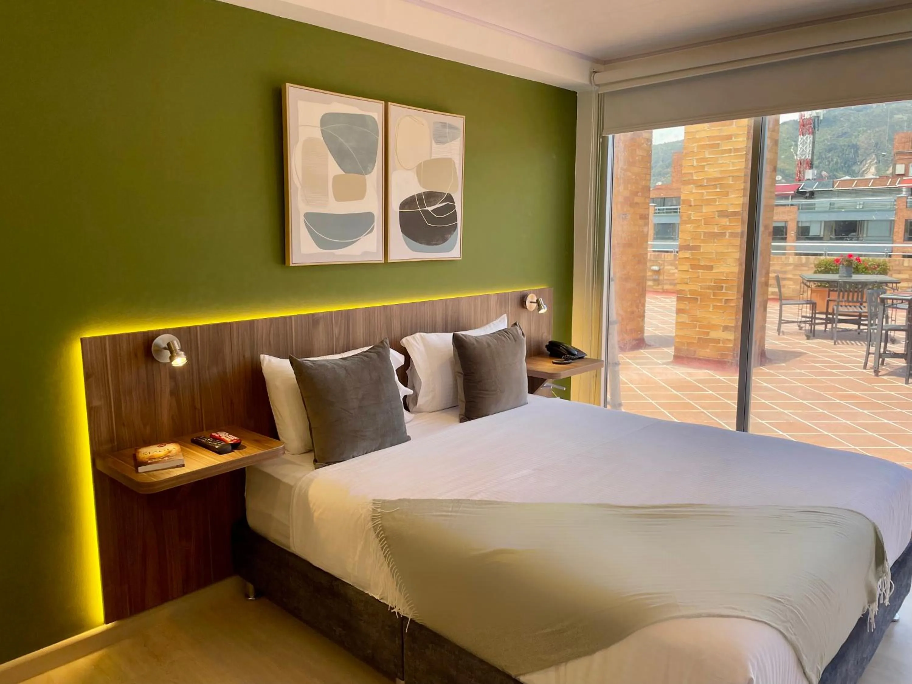 Bed in 122 Plaza Apartahotel