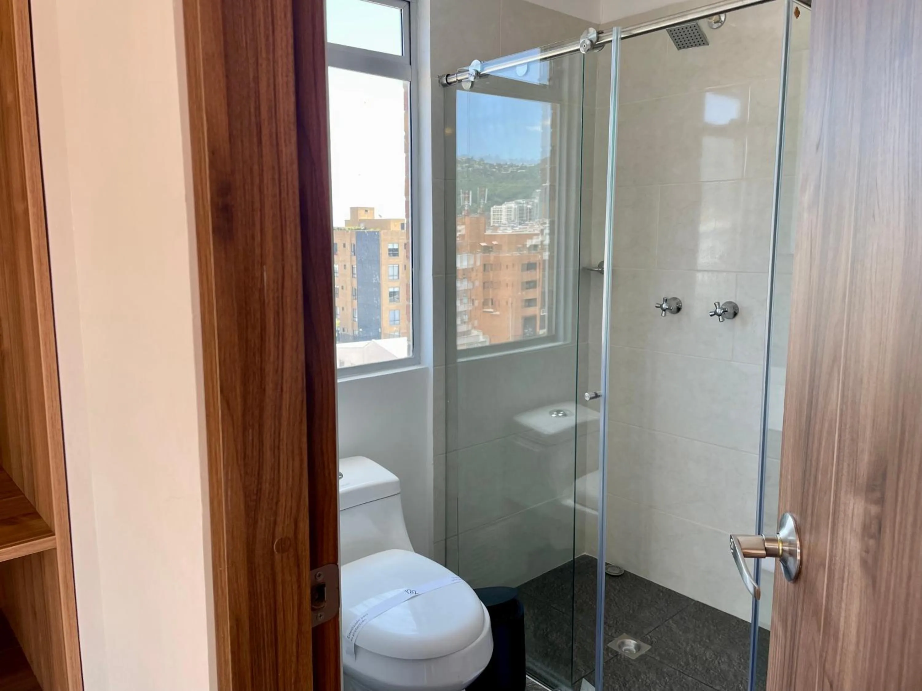 Shower in 122 Plaza Apartahotel