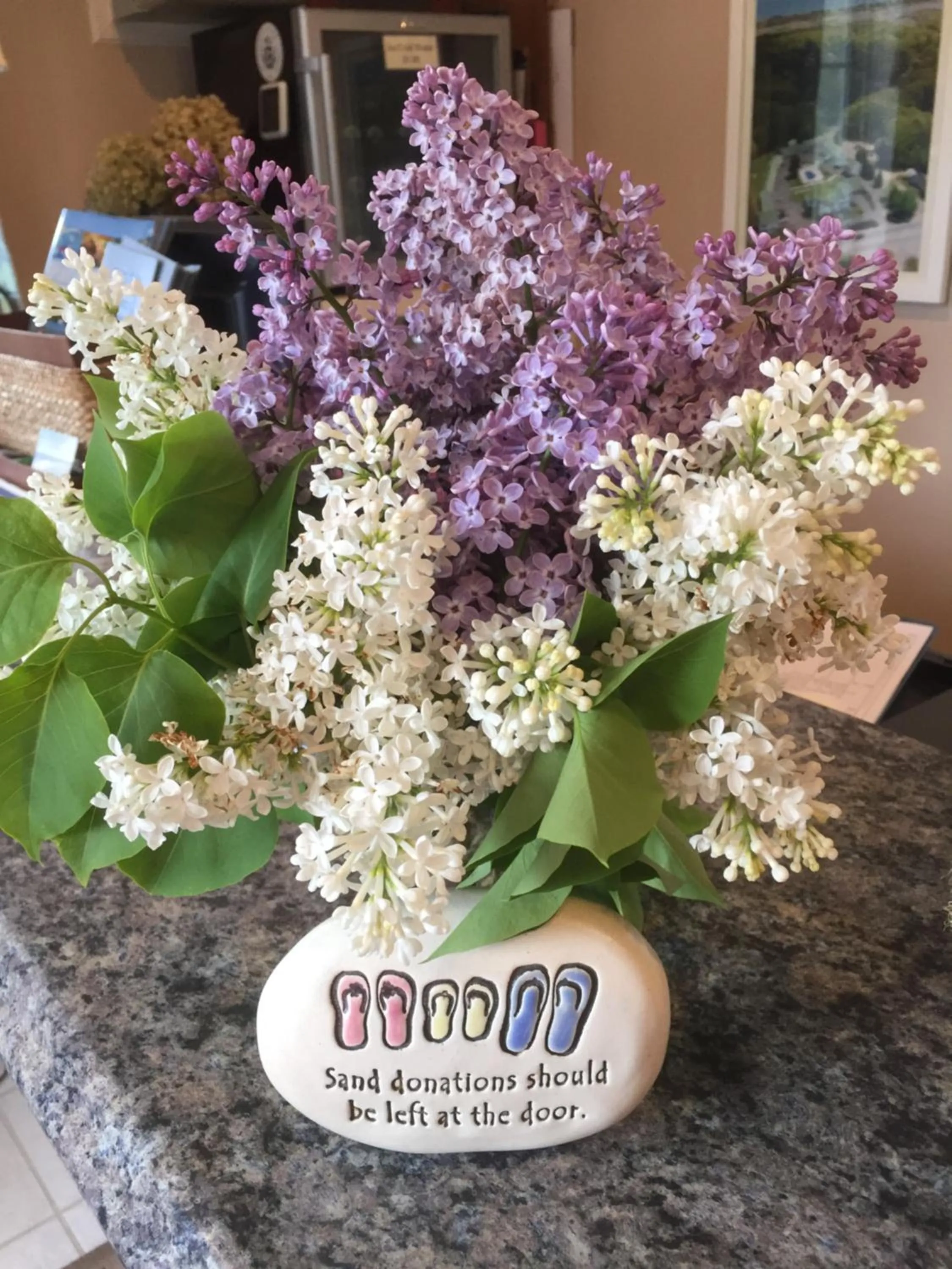 Decorative detail in Ne'r Beach Motel