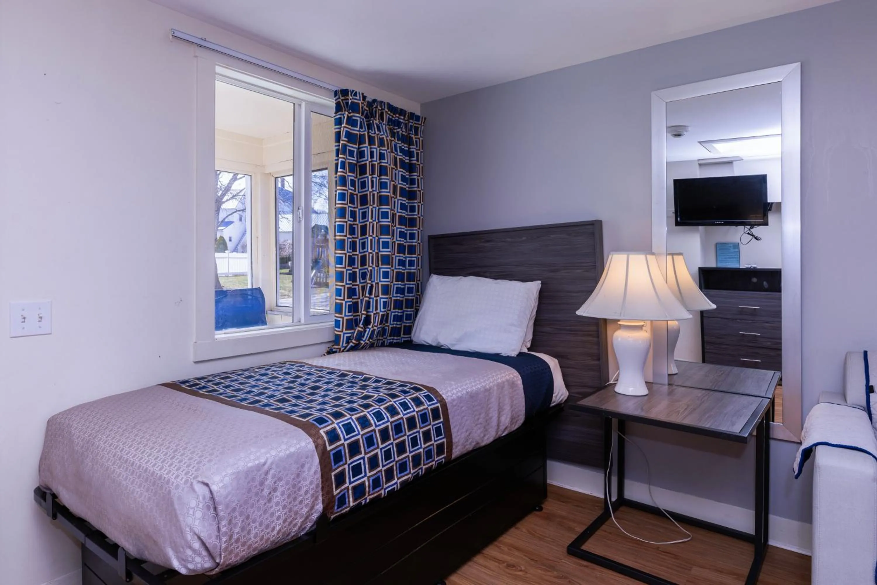 Bed in Ne'r Beach Motel