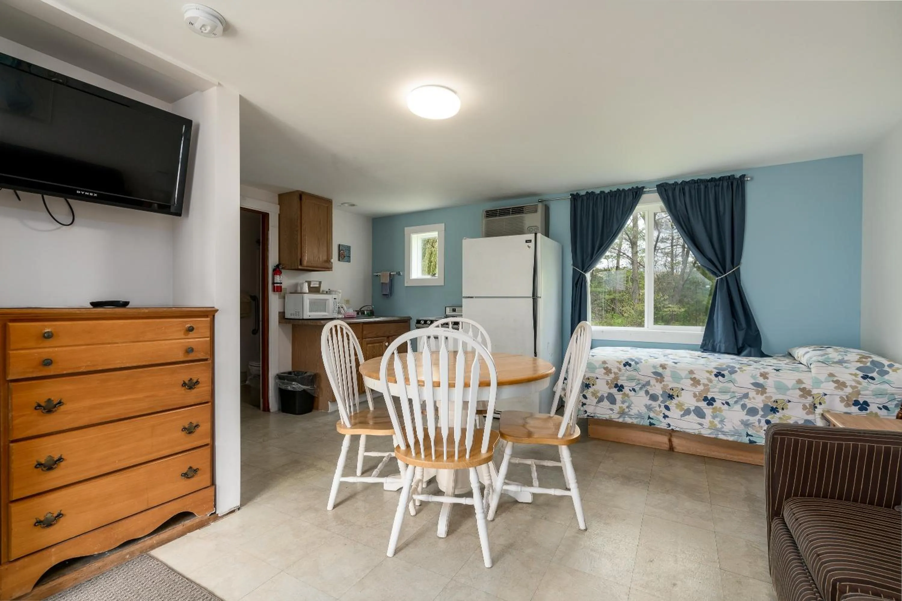 Bed in Ne'r Beach Motel