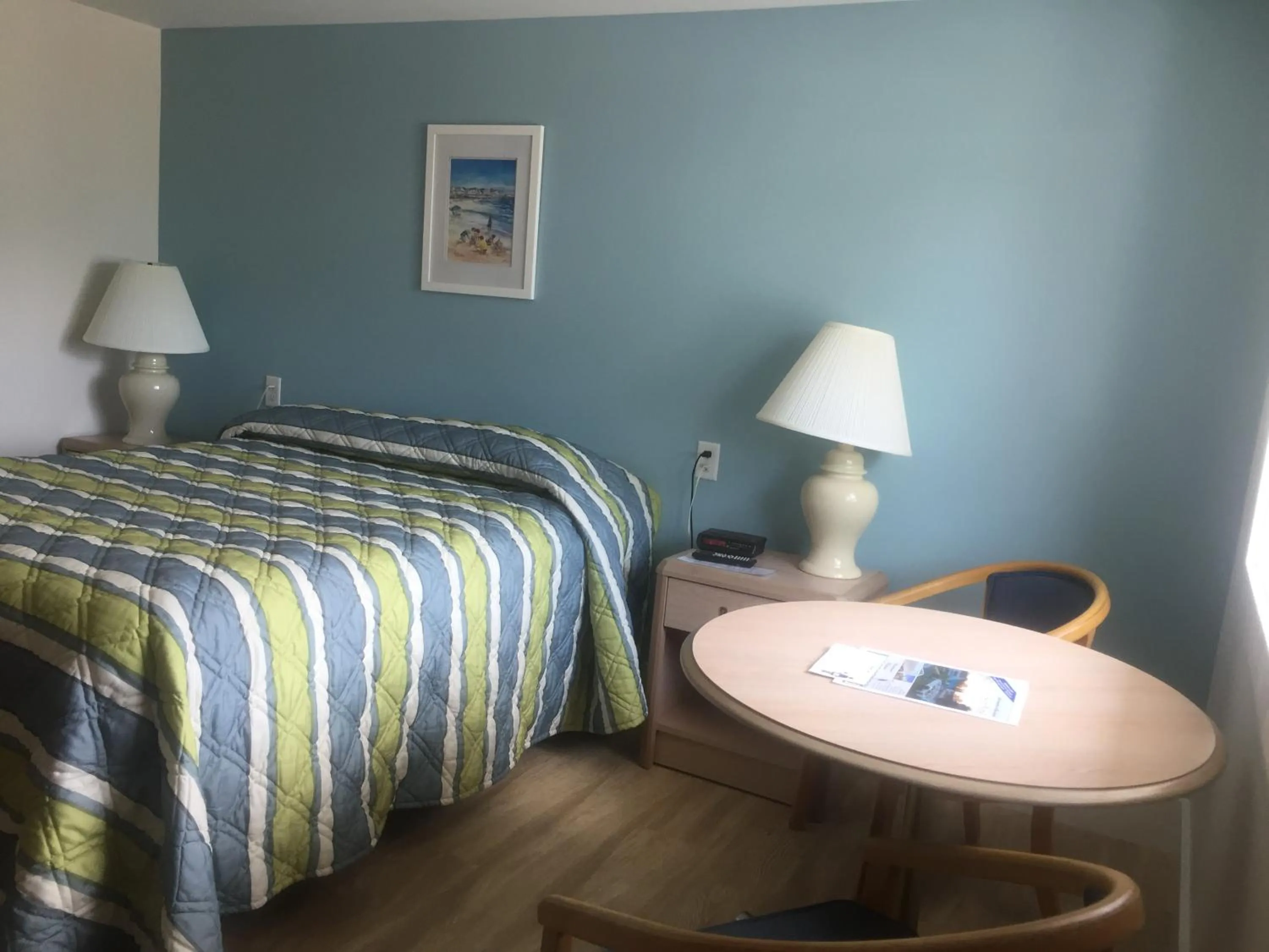 Bed in Ne'r Beach Motel