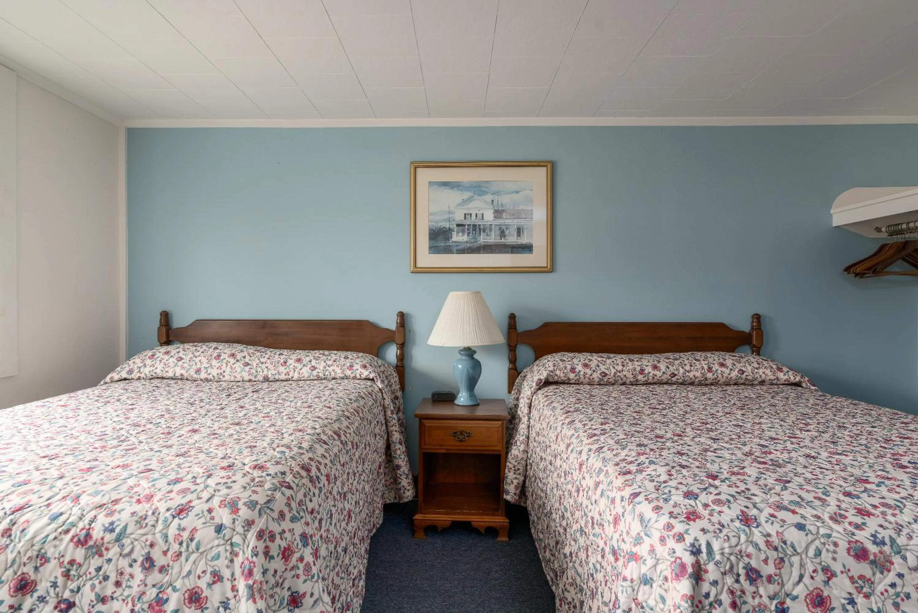 Bed in Ne'r Beach Motel