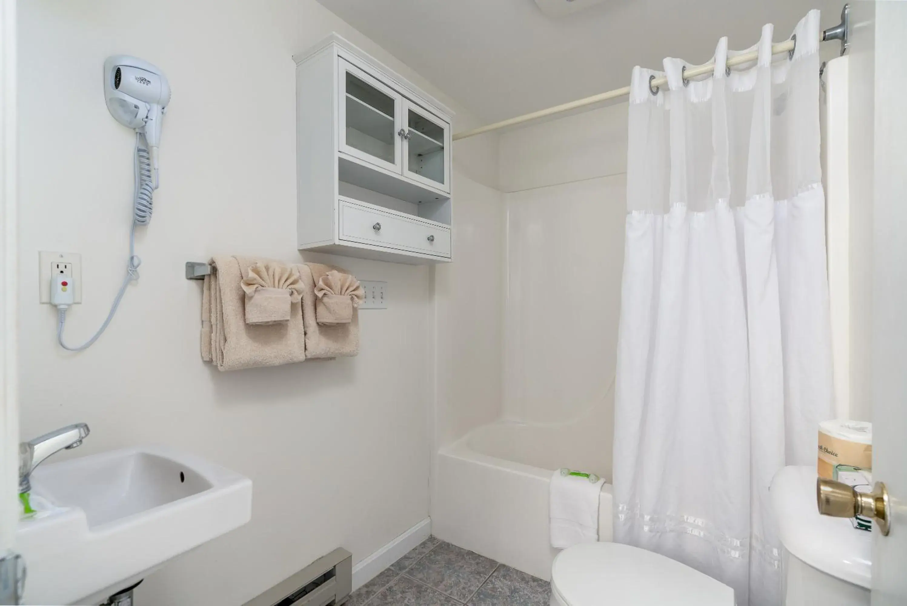 King Room - single occupancy in Ne'r Beach Motel King Room - single occupancy in Ne'r Beach Motel