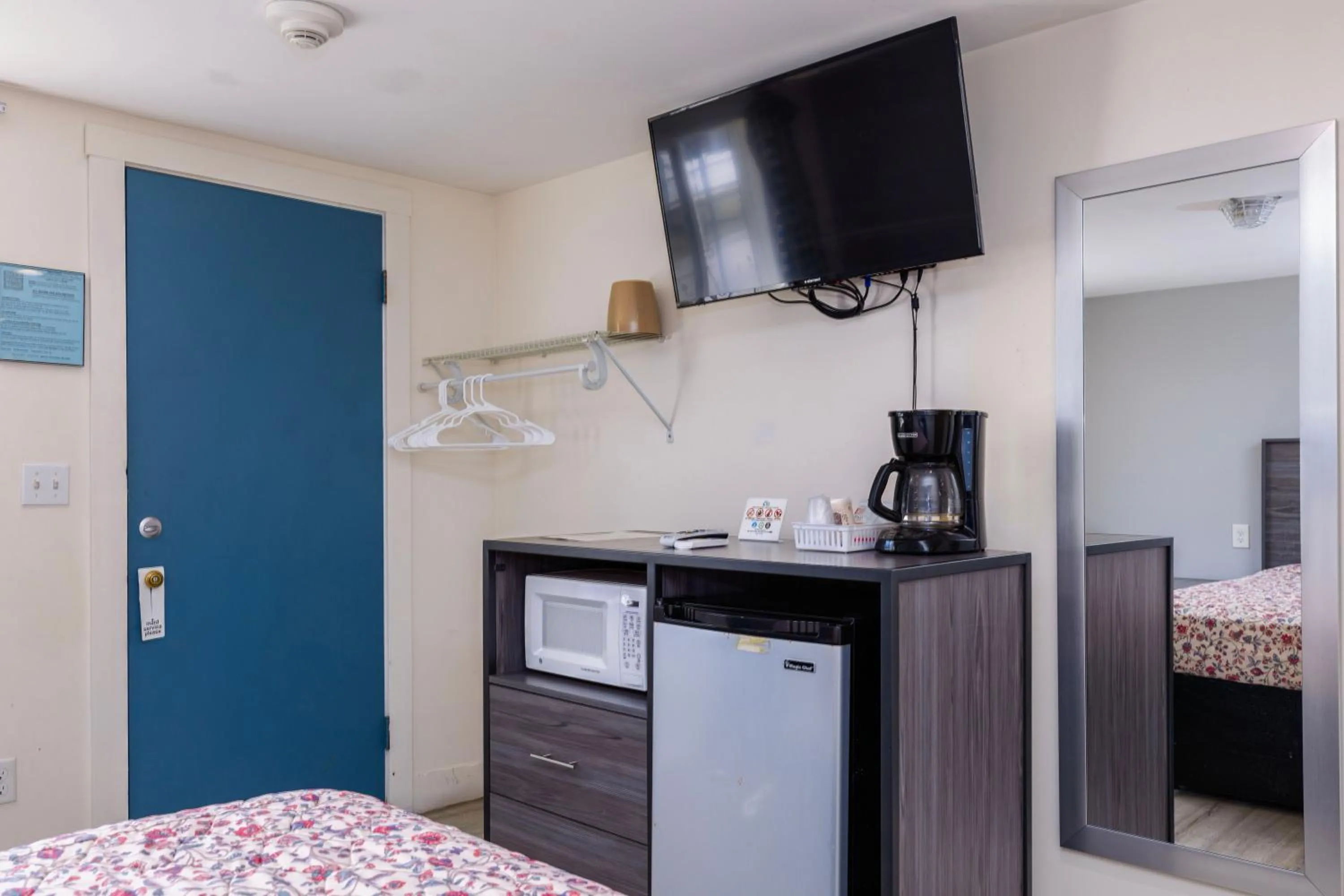 Bed in Ne'r Beach Motel