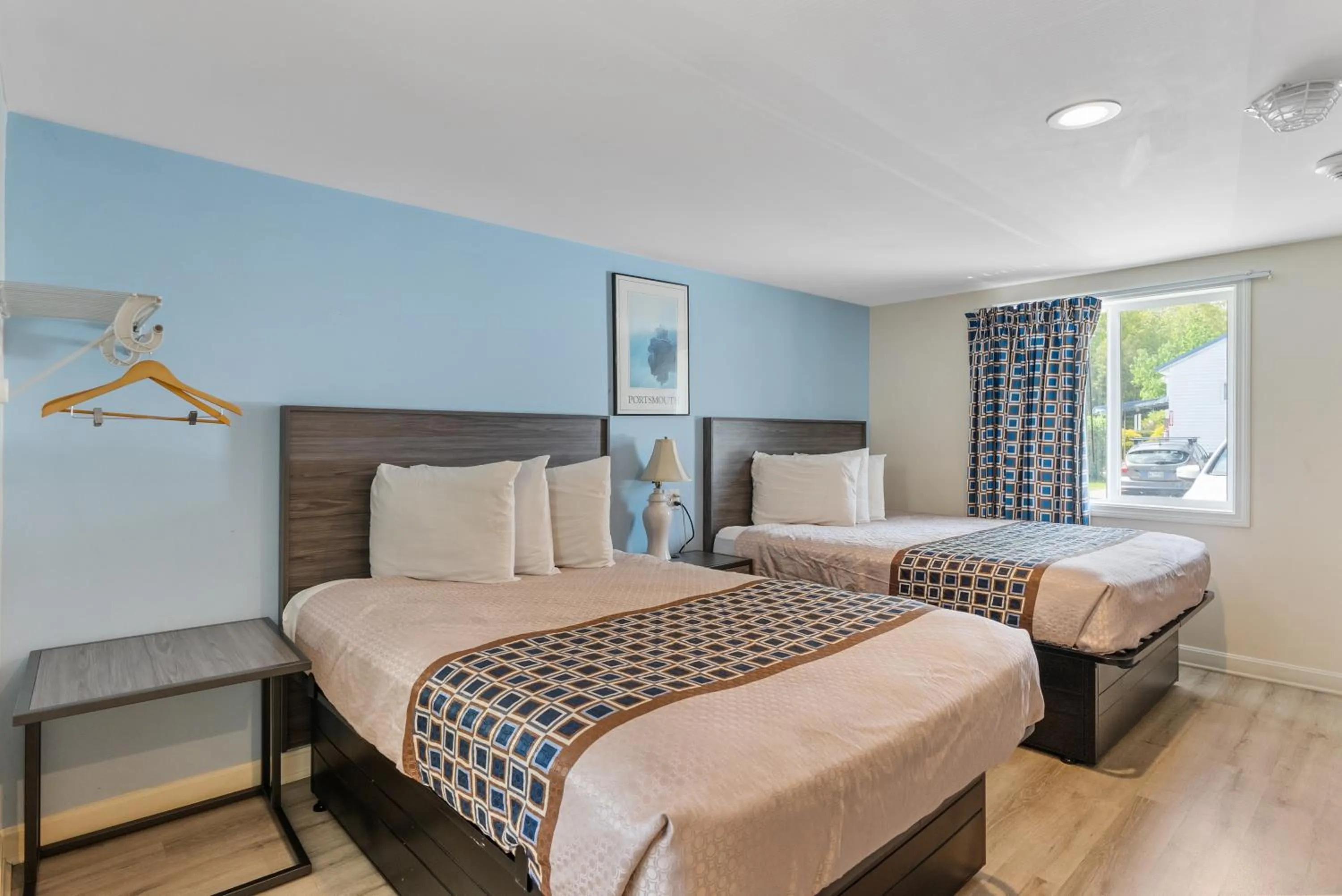 Bed in Ne'r Beach Motel