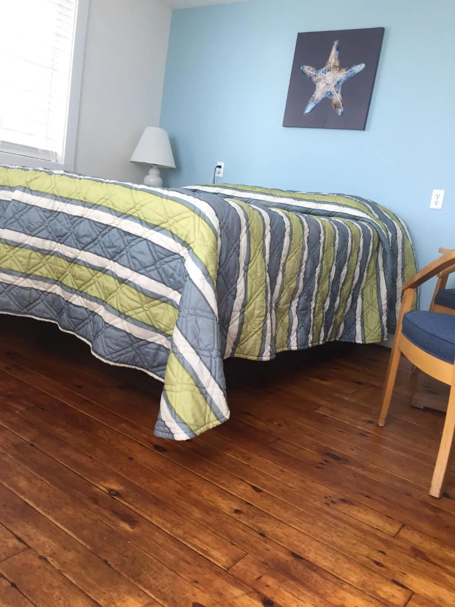 Bed in Ne'r Beach Motel