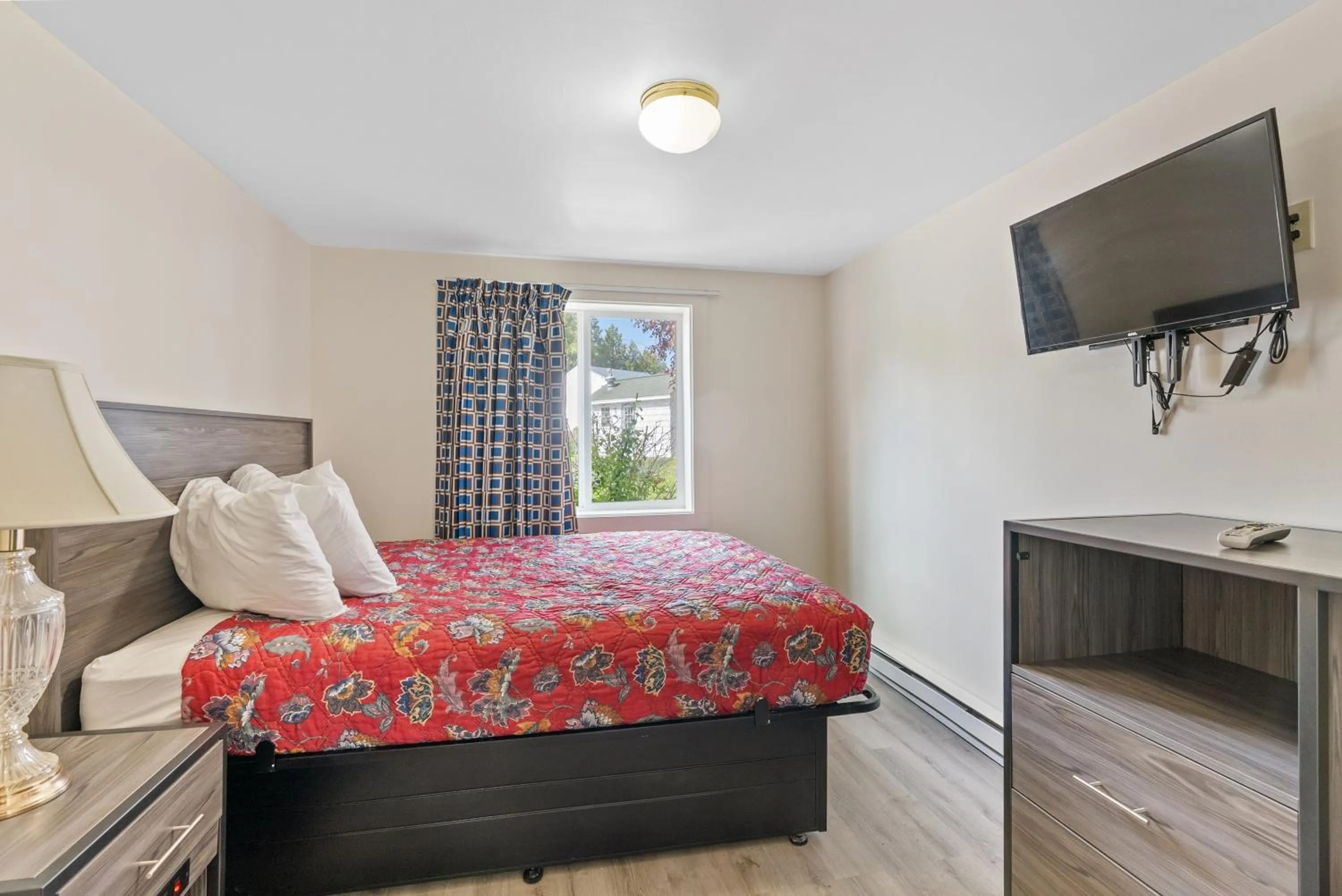 Bed in Ne'r Beach Motel