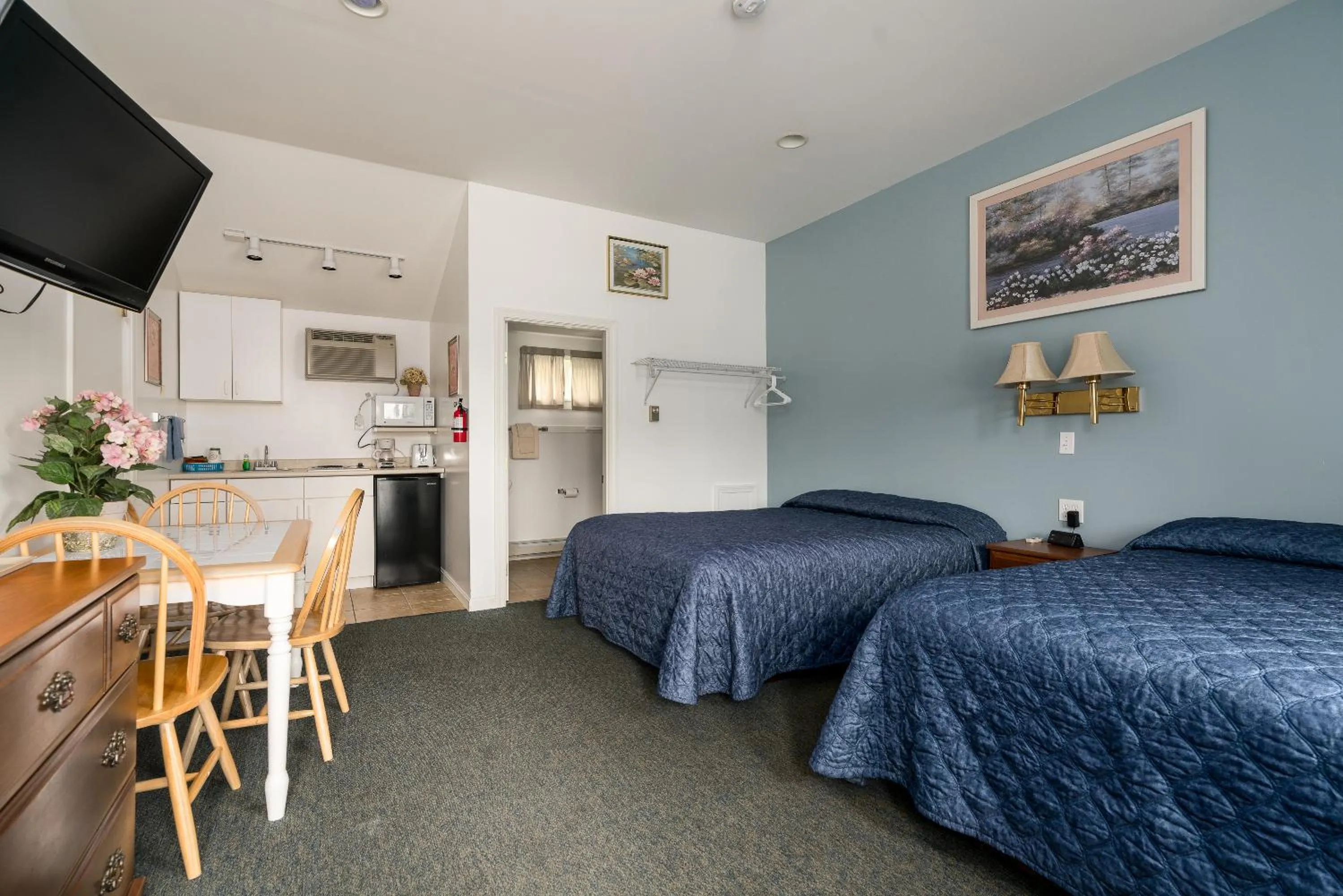 Bed in Ne'r Beach Motel