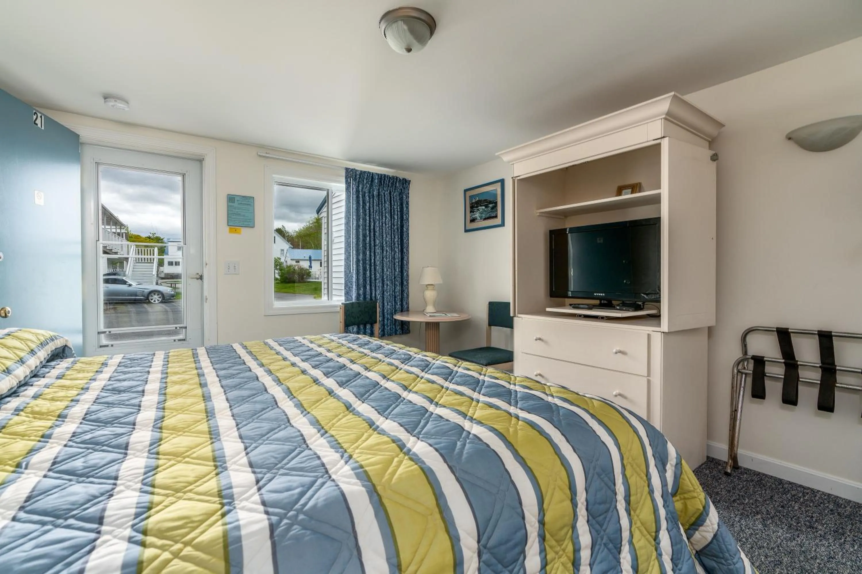 Bed in Ne'r Beach Motel