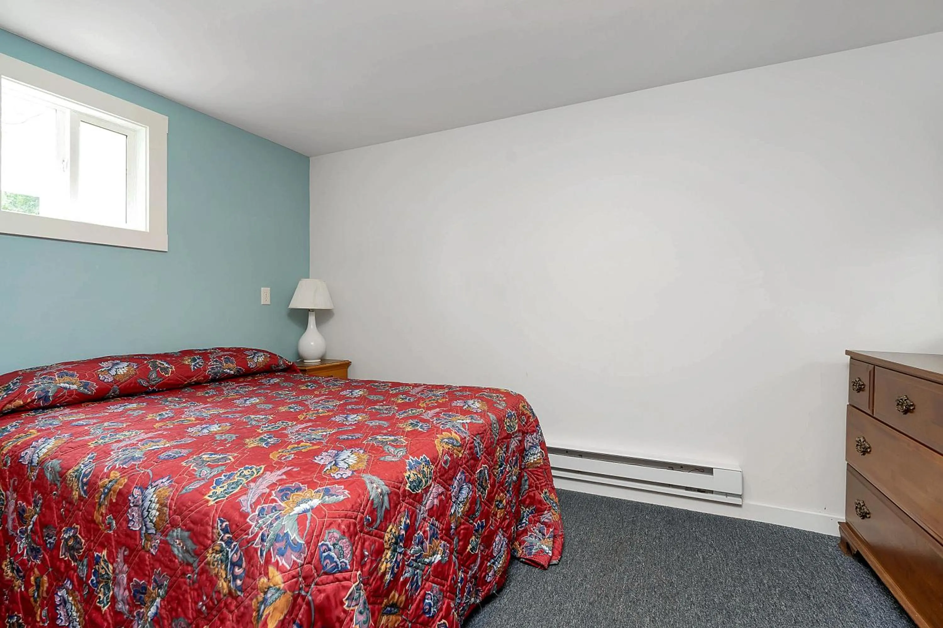 Bed in Ne'r Beach Motel