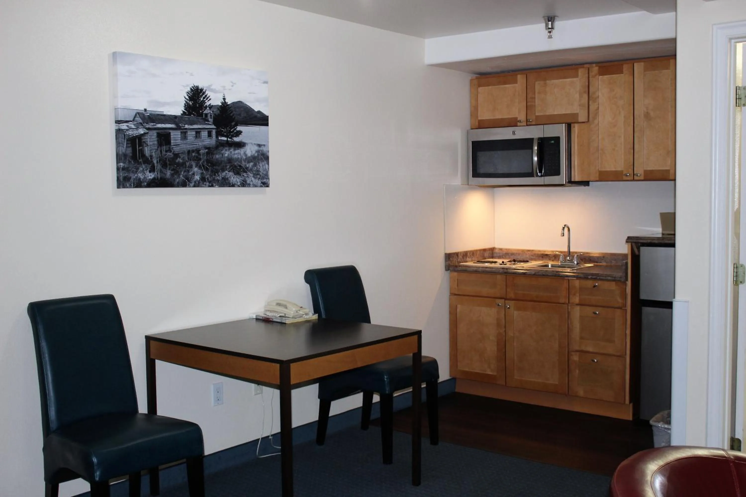 Standard Double Suite in Puffin Inn