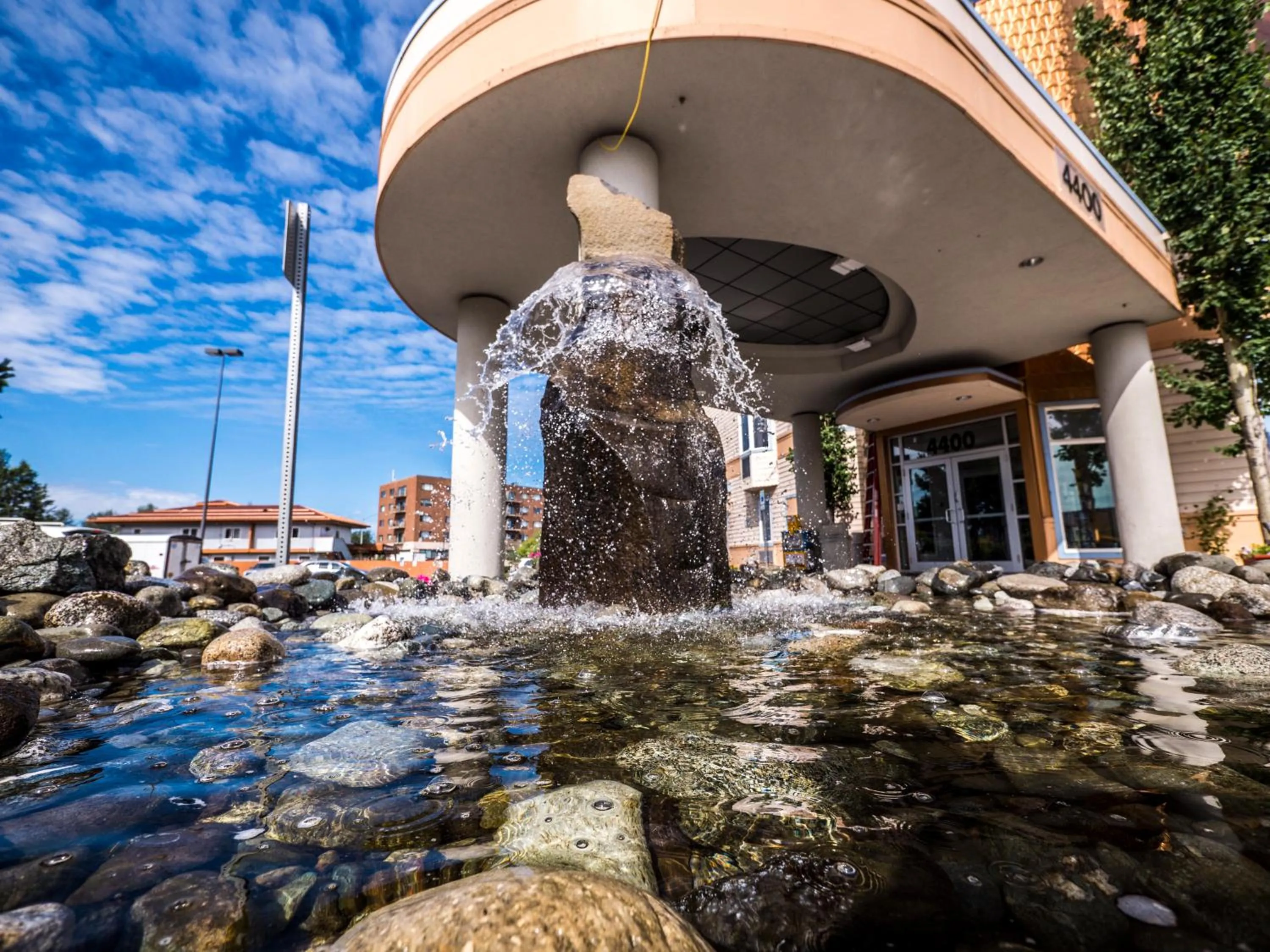 Facade/entrance in Puffin Inn