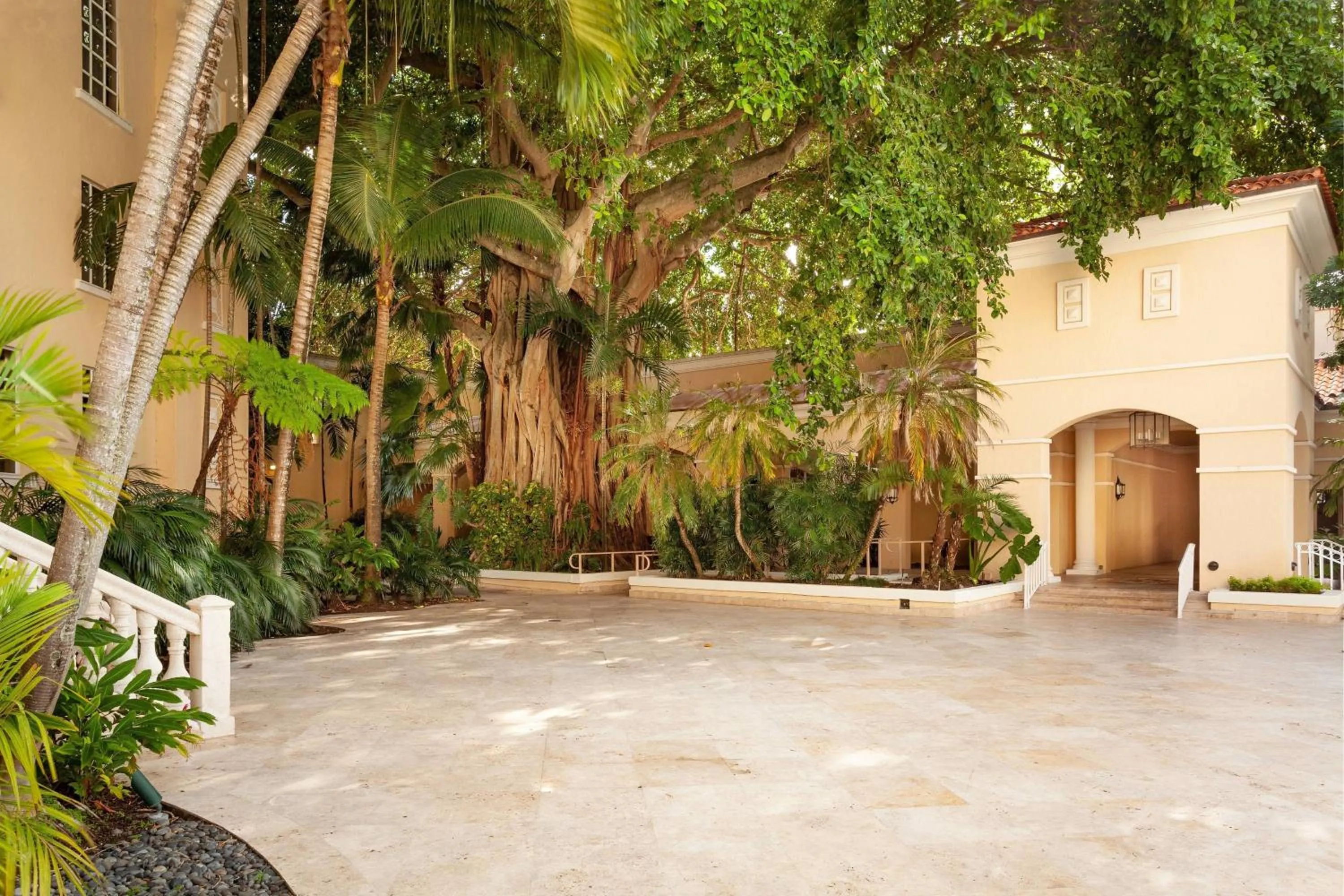 Swimming pool in JW Marriott Miami Turnberry Resort & Spa