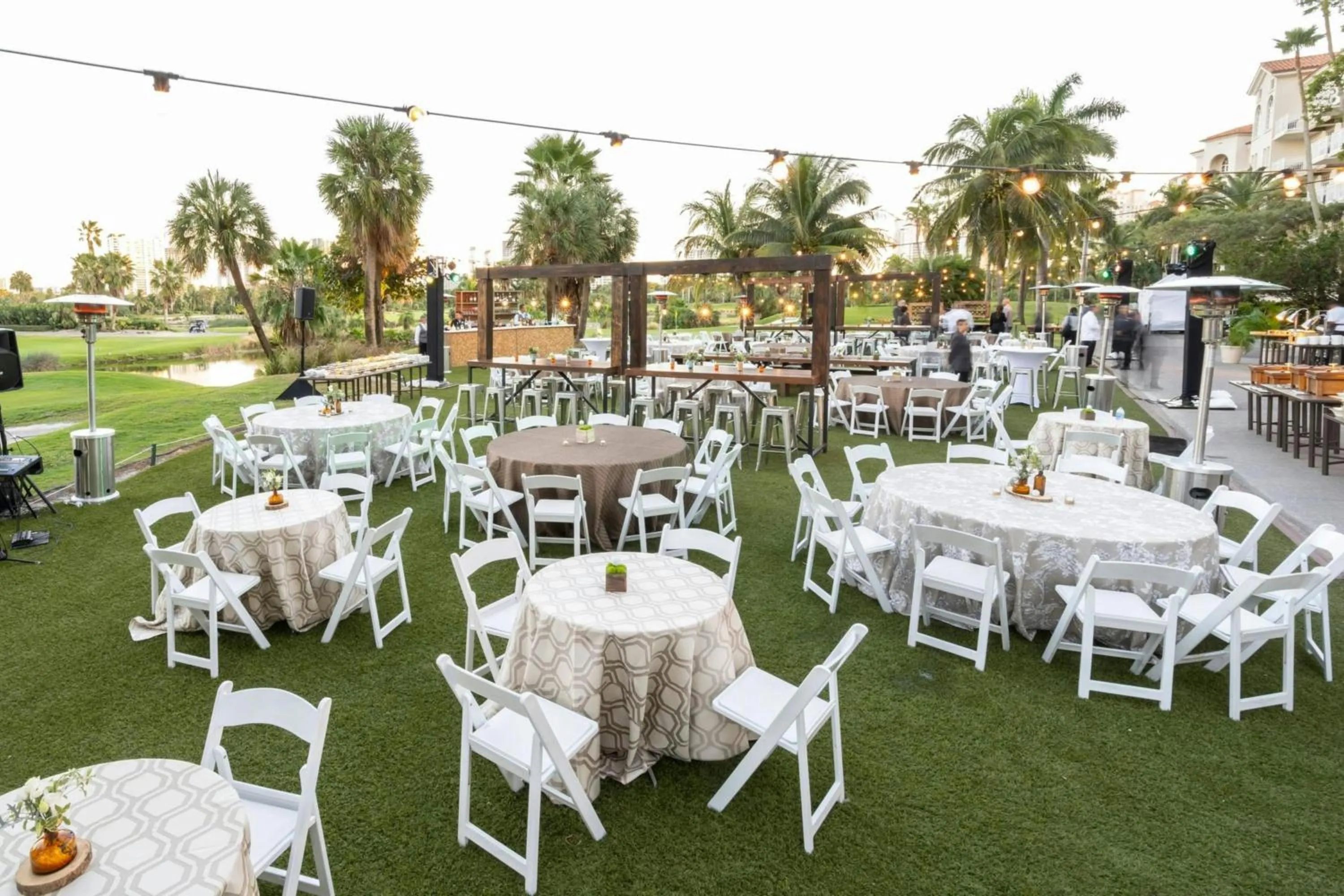 Lounge or bar in JW Marriott Miami Turnberry Resort & Spa