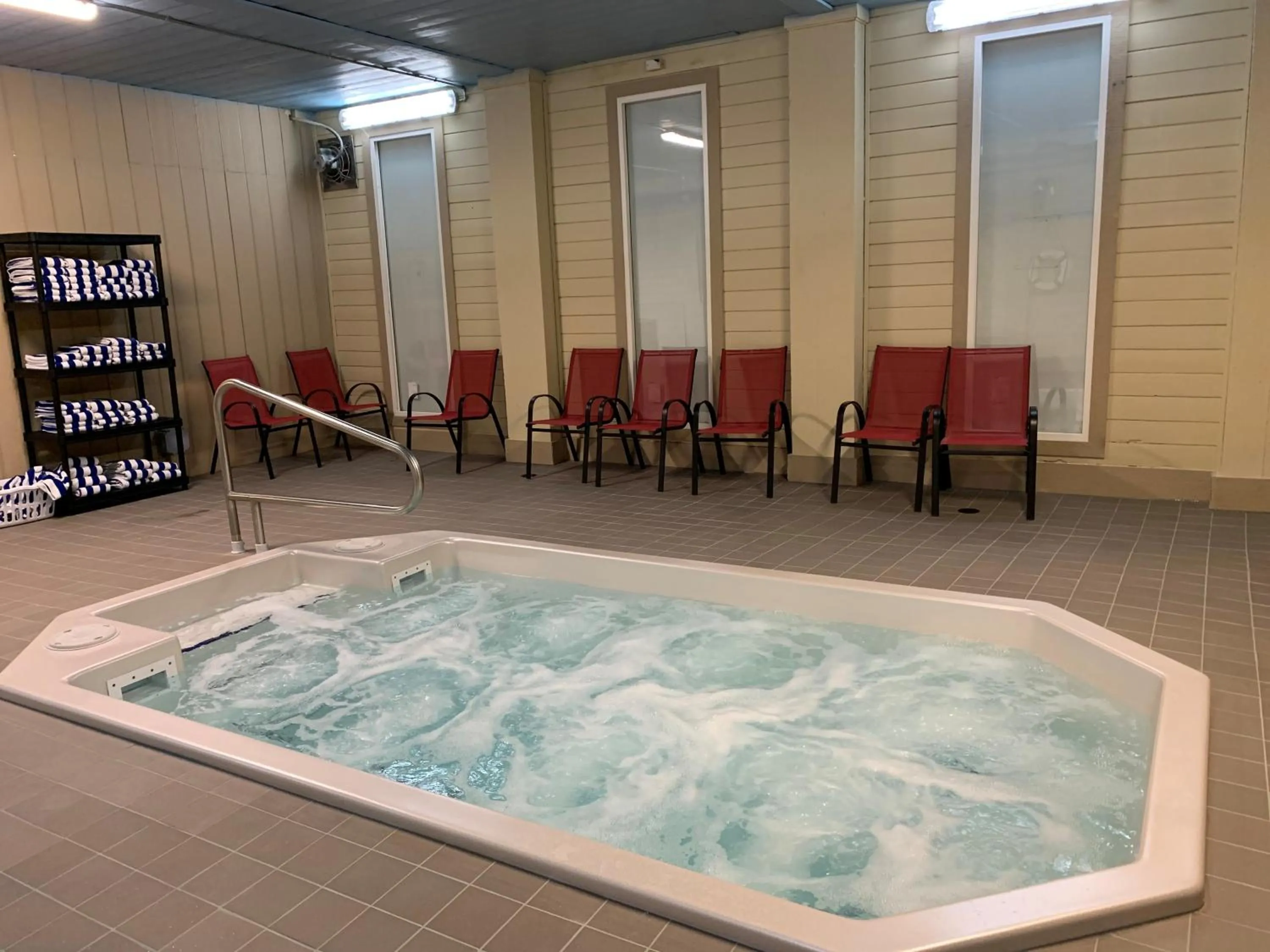 Hot Tub in Valemount Vacation Inn
