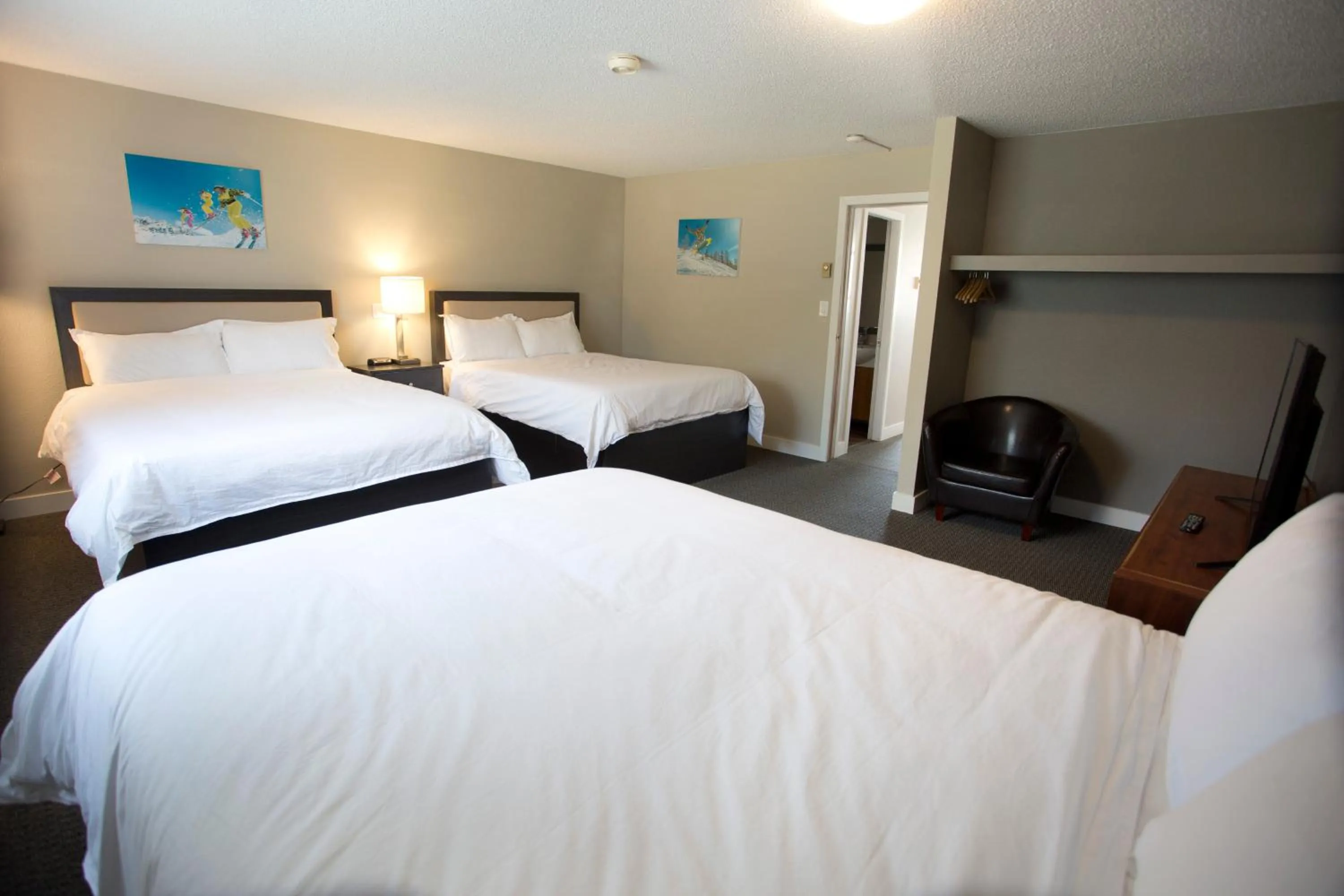Bedroom, Bed in Valemount Vacation Inn