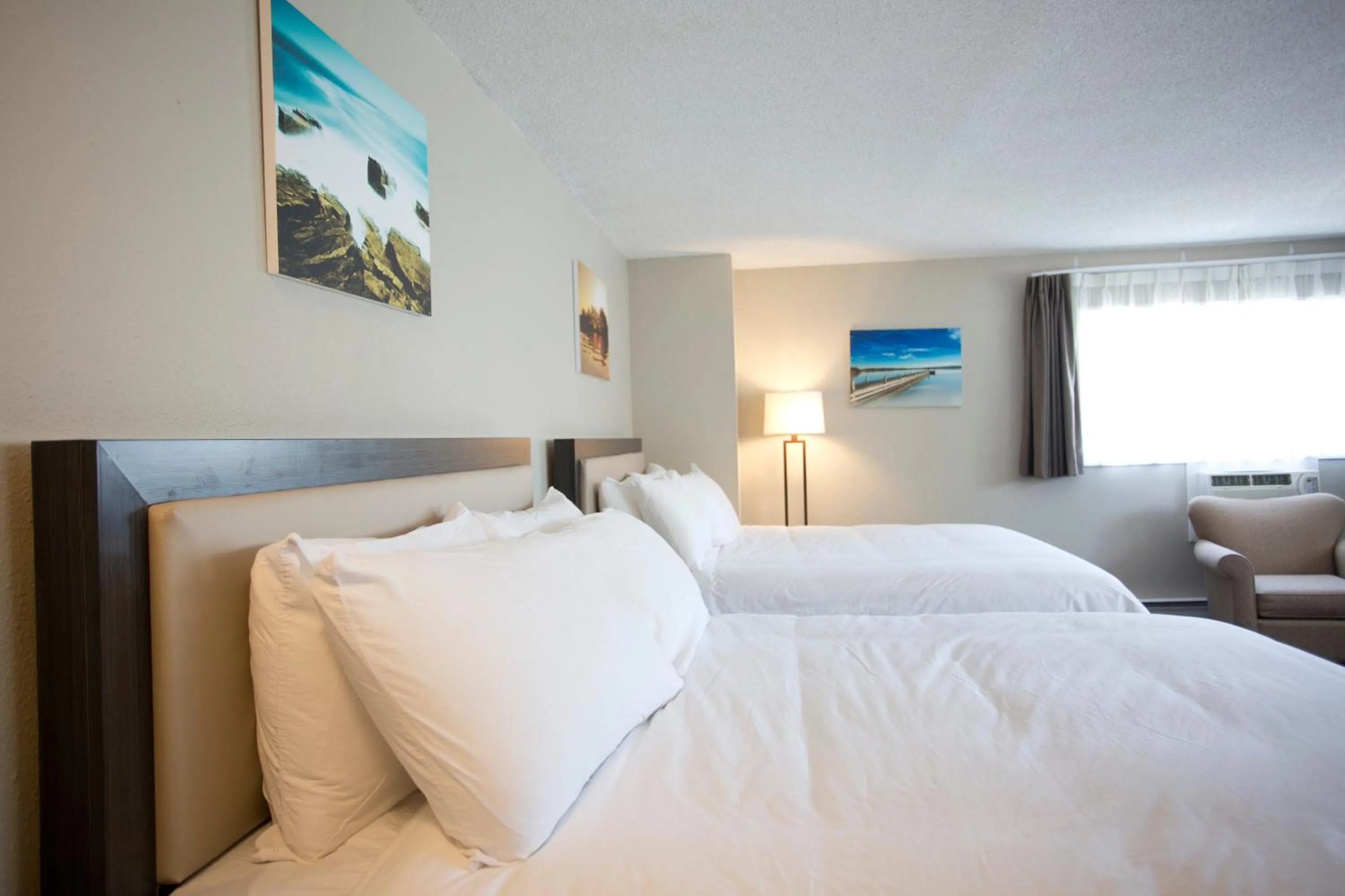 Bedroom, Bed in Valemount Vacation Inn