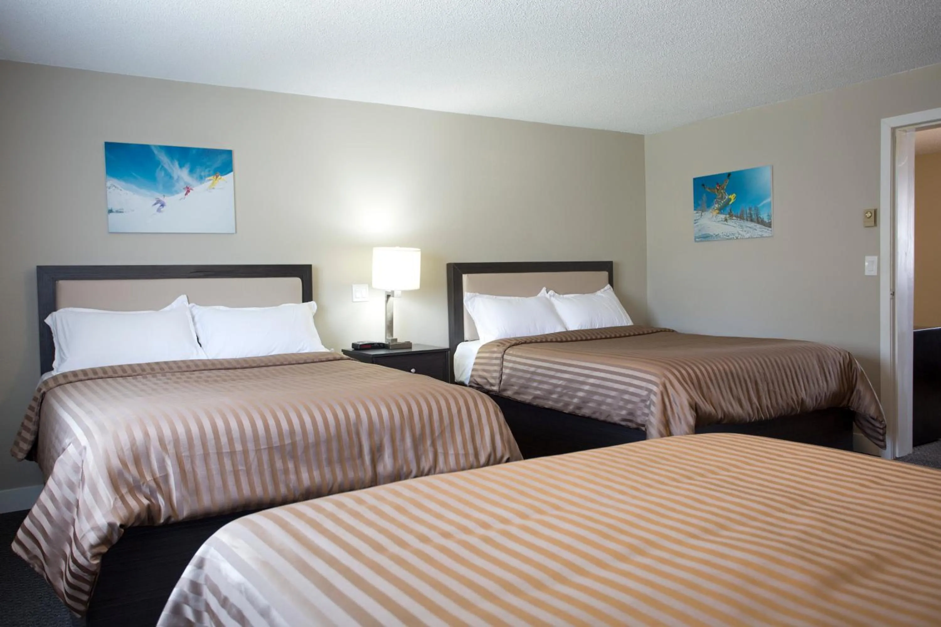 Bedroom, Bed in Valemount Vacation Inn