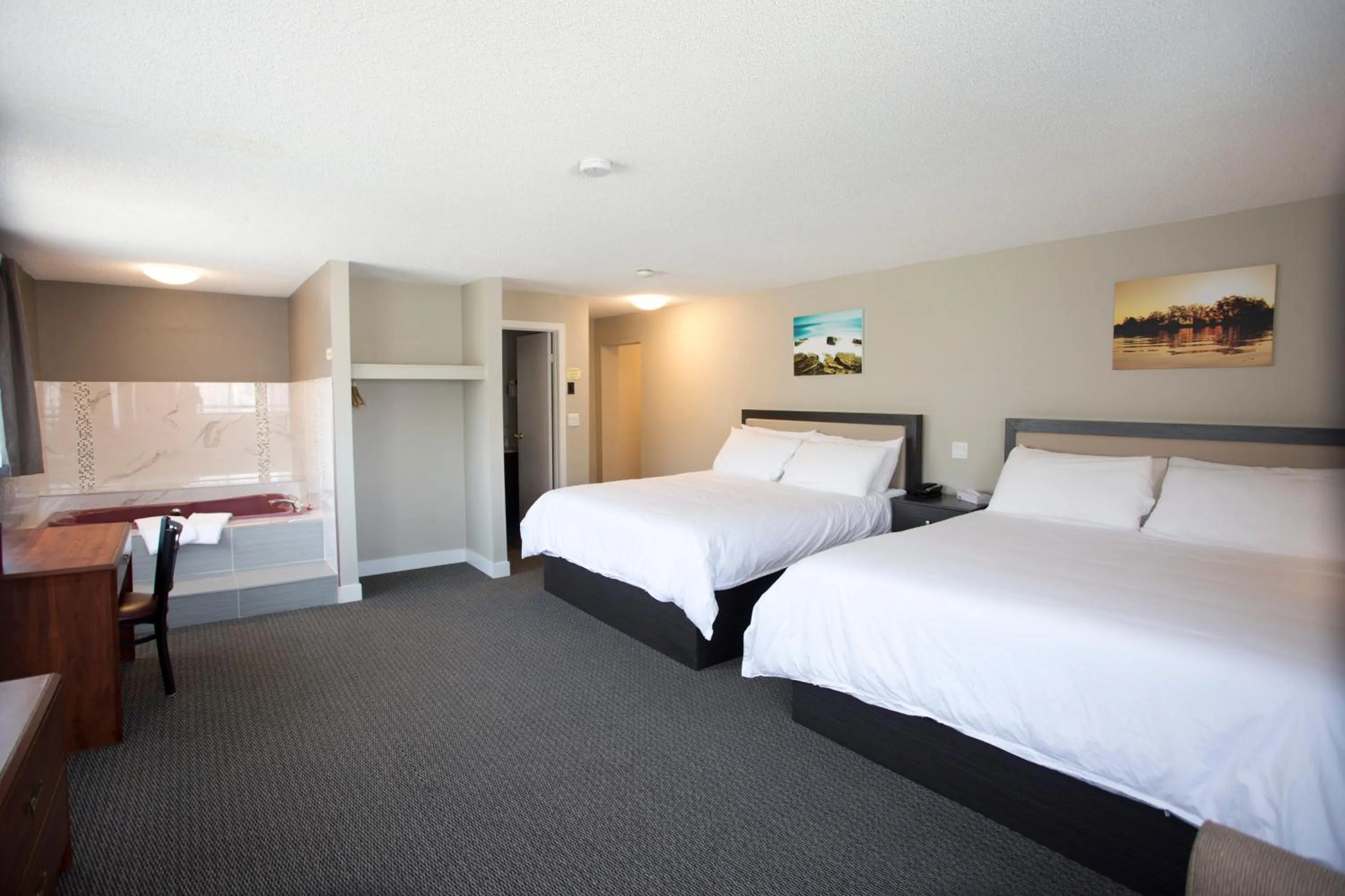 Bedroom, Bed in Valemount Vacation Inn