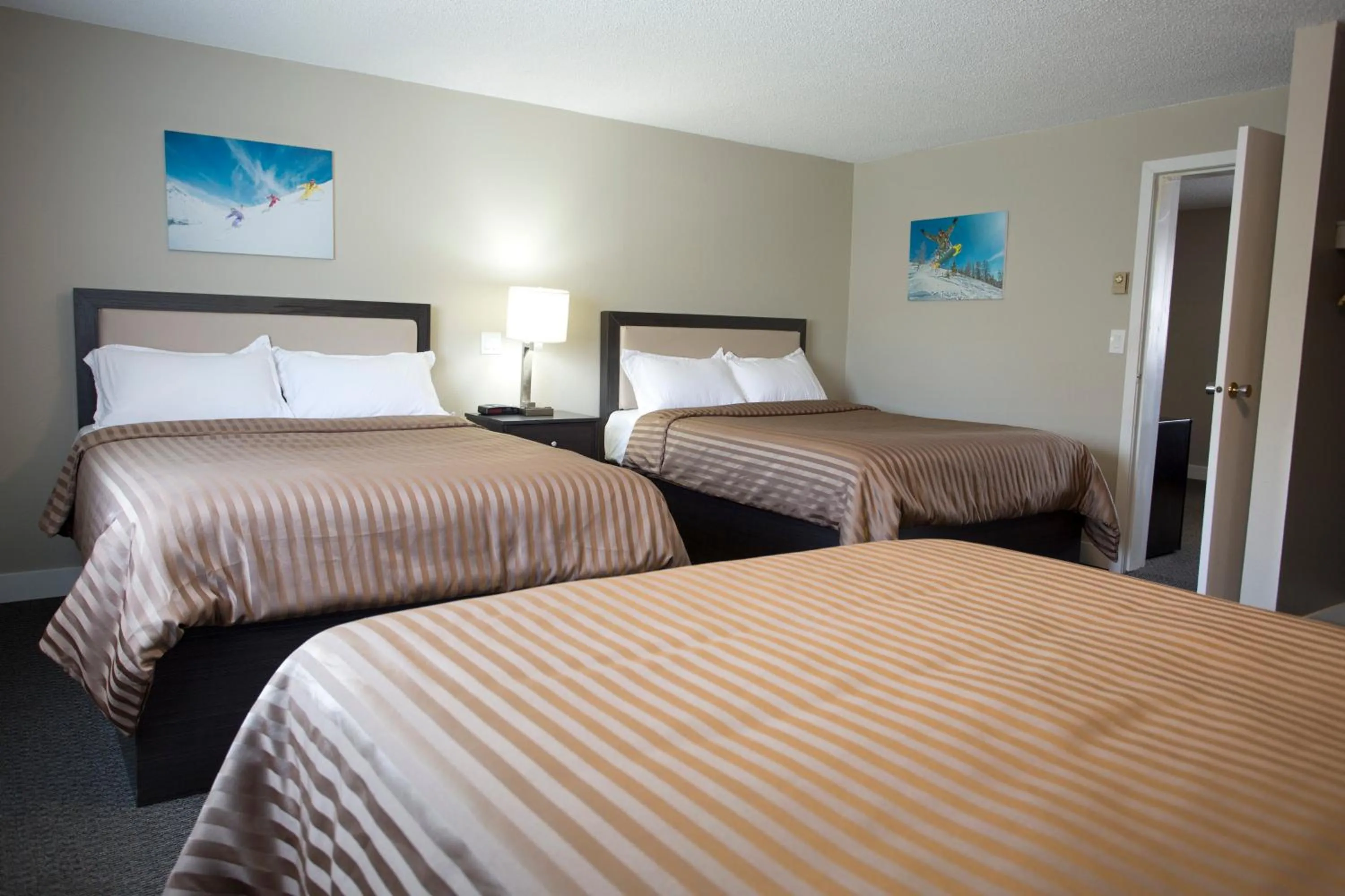 Bedroom, Bed in Valemount Vacation Inn