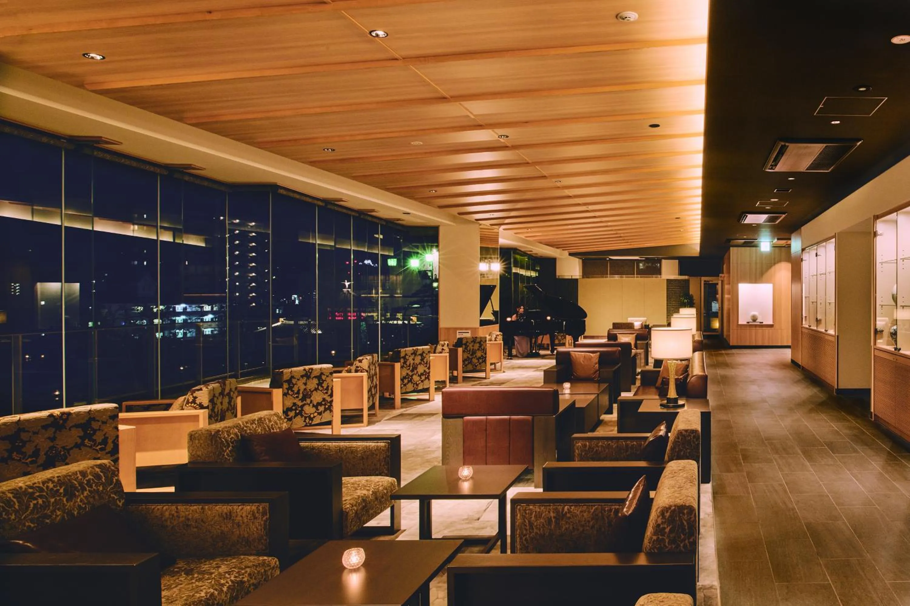 Seating area in Kowakuen Haruka