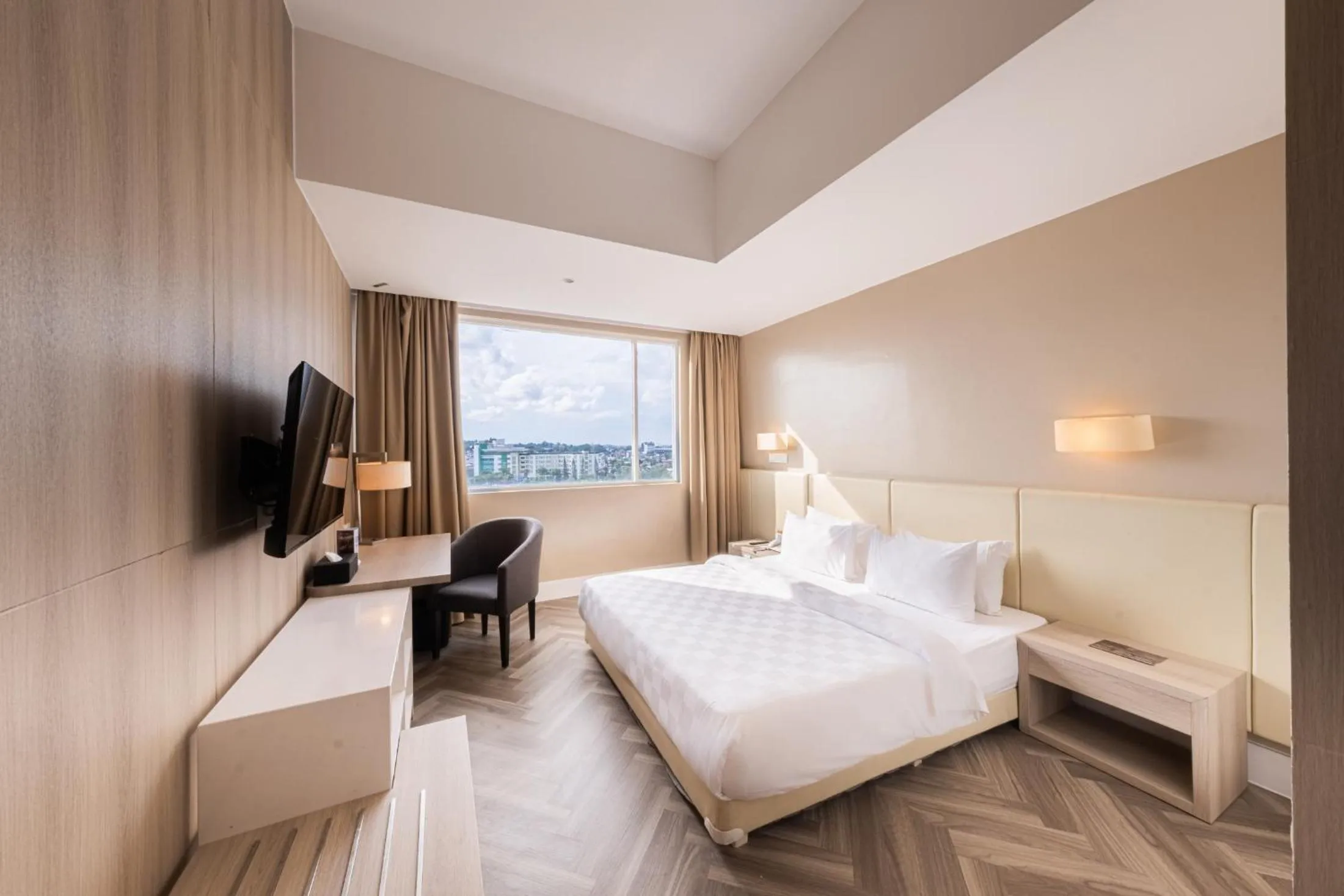 Bedroom, Bed in Grand Jatra Hotel Balikpapan