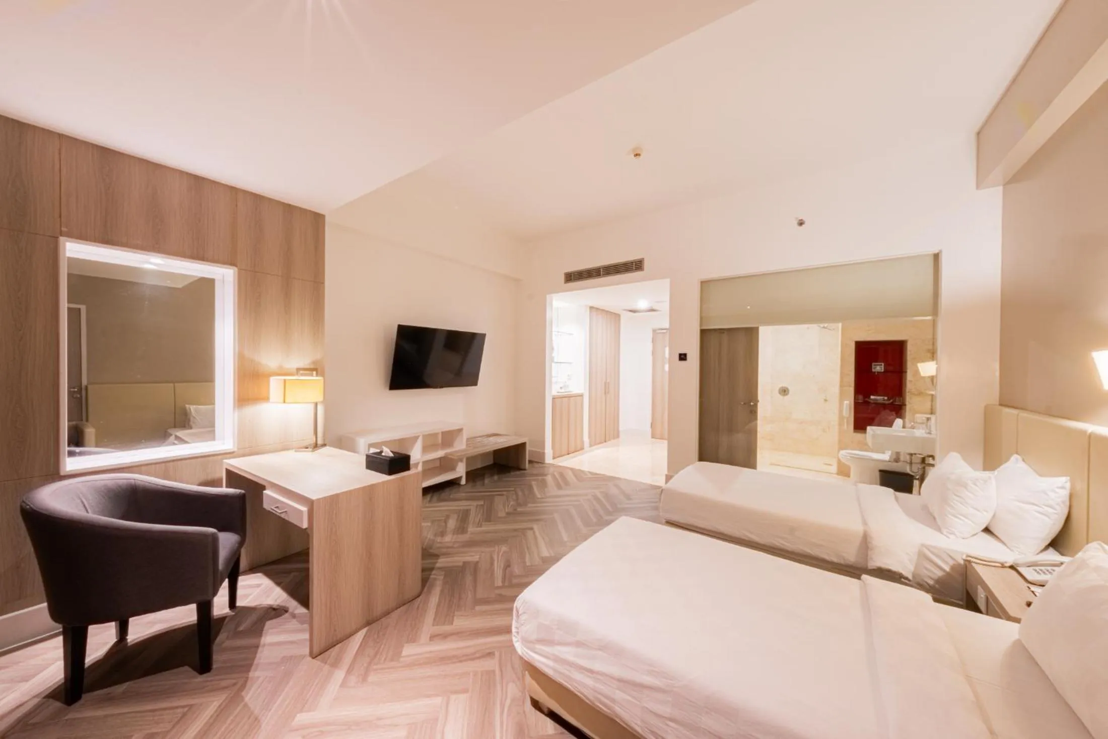 Coffee/tea facilities, Bed in Grand Jatra Hotel Balikpapan