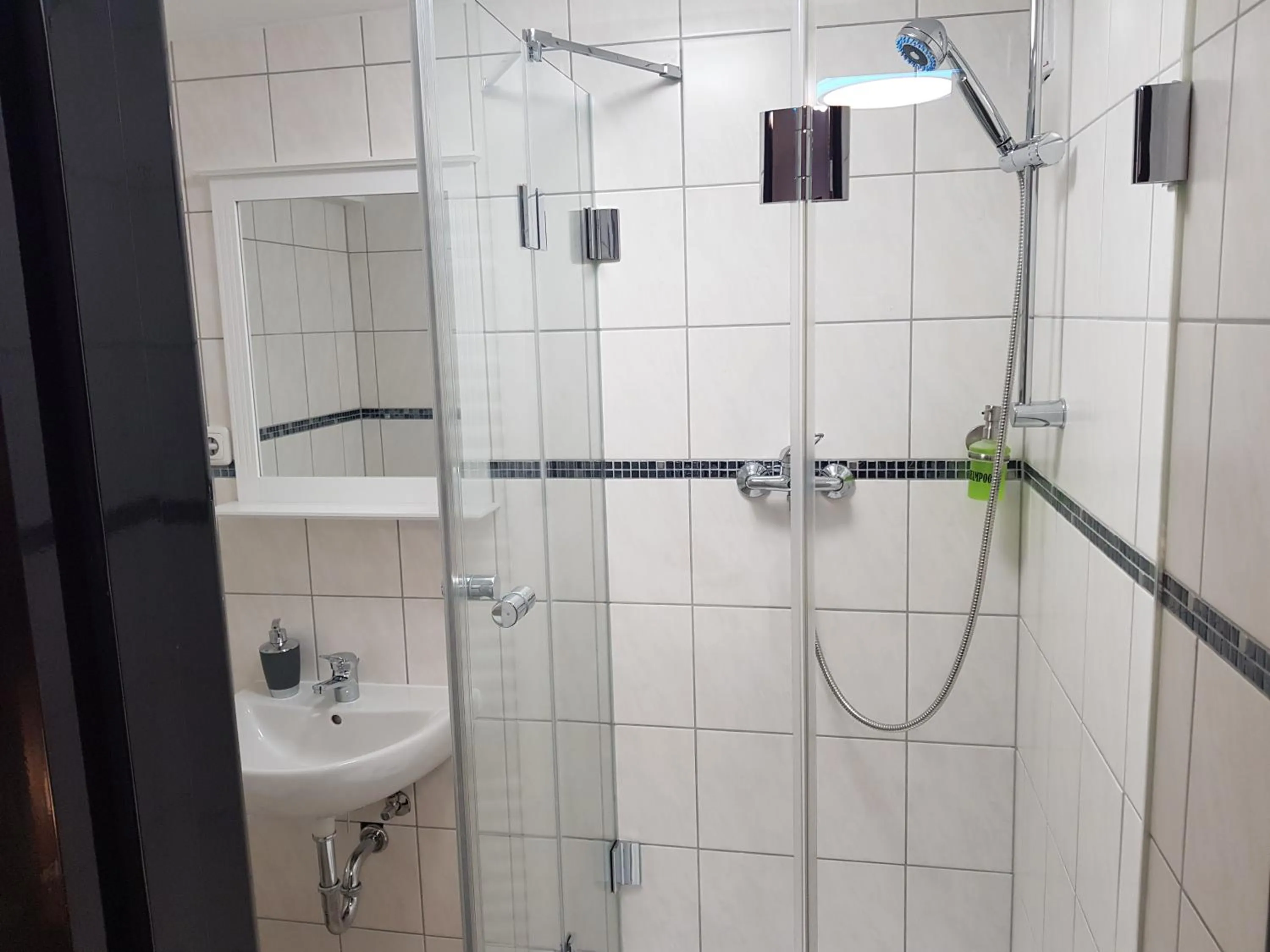 Shower in Hotel im Anker