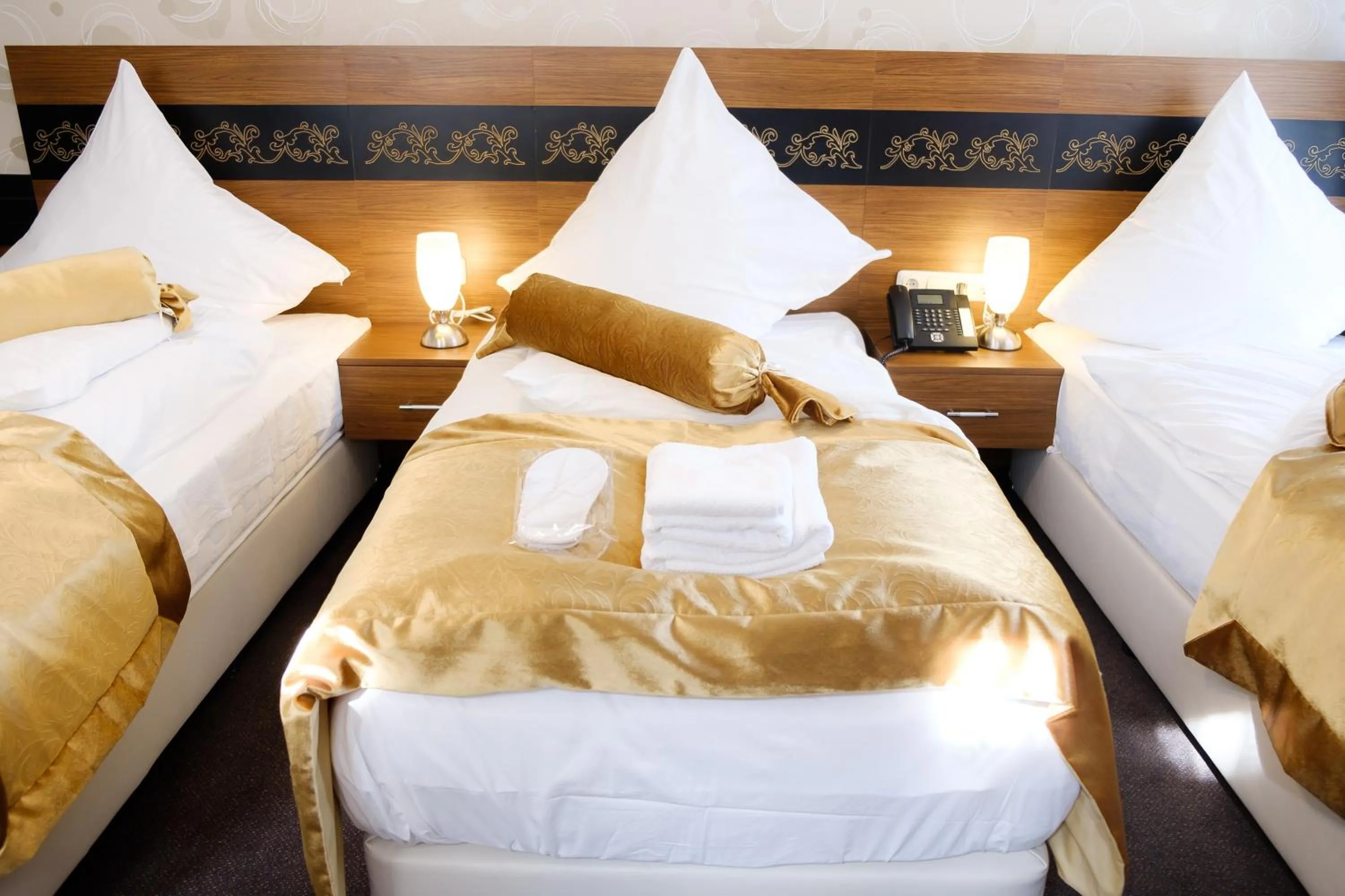 Photo of the whole room, Bed in Hotel im Anker